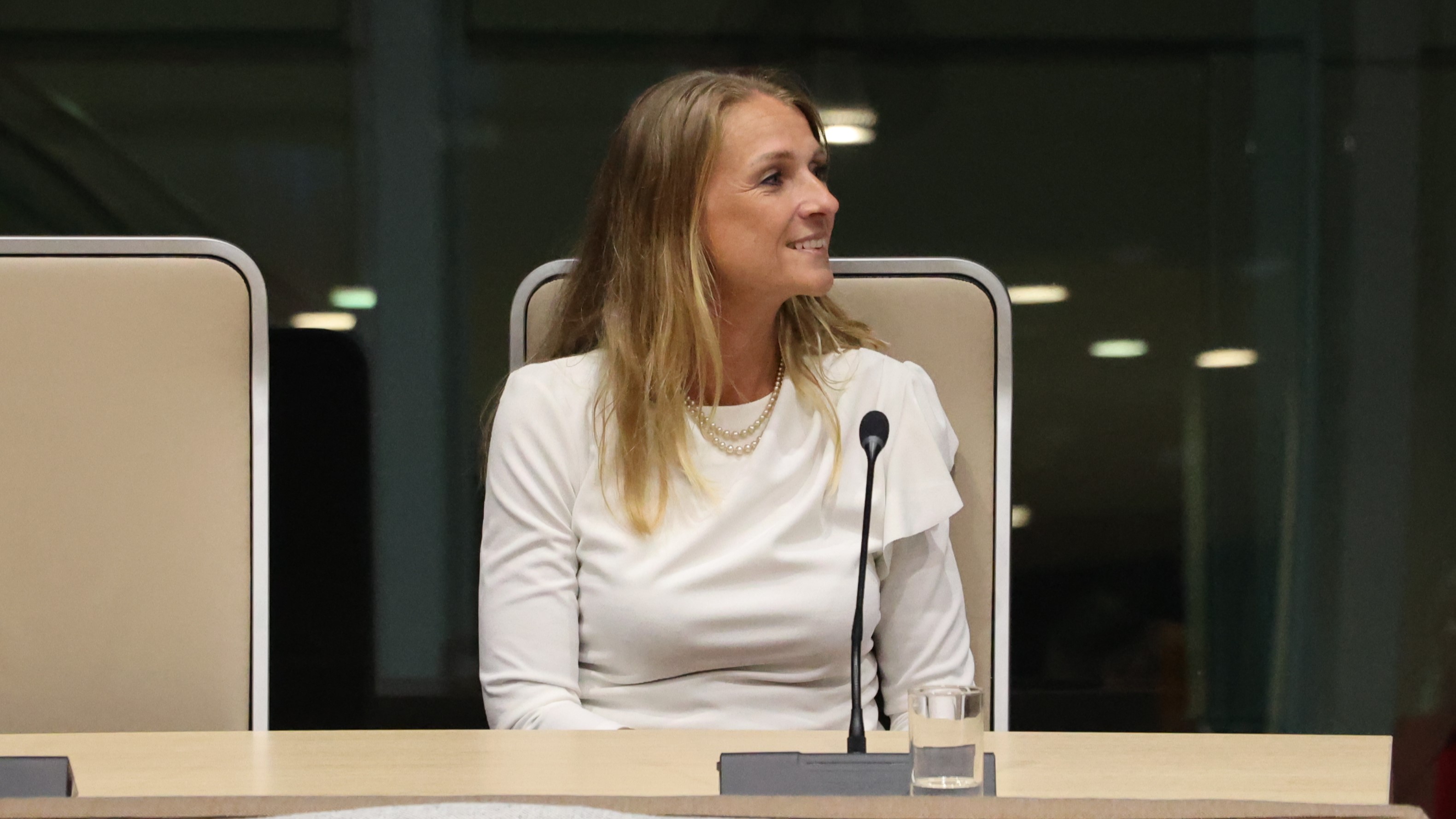 Foto: Nijkerkse burgemeester staat stil bij overlijden ereburger: "We zullen u missen meneer Van den Tweel"