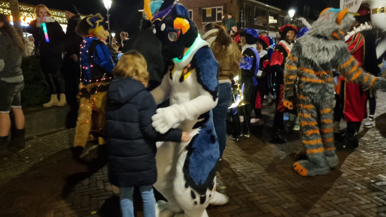 Foto: Drukke opkomst bij Lichtjesoptocht in Nijkerk