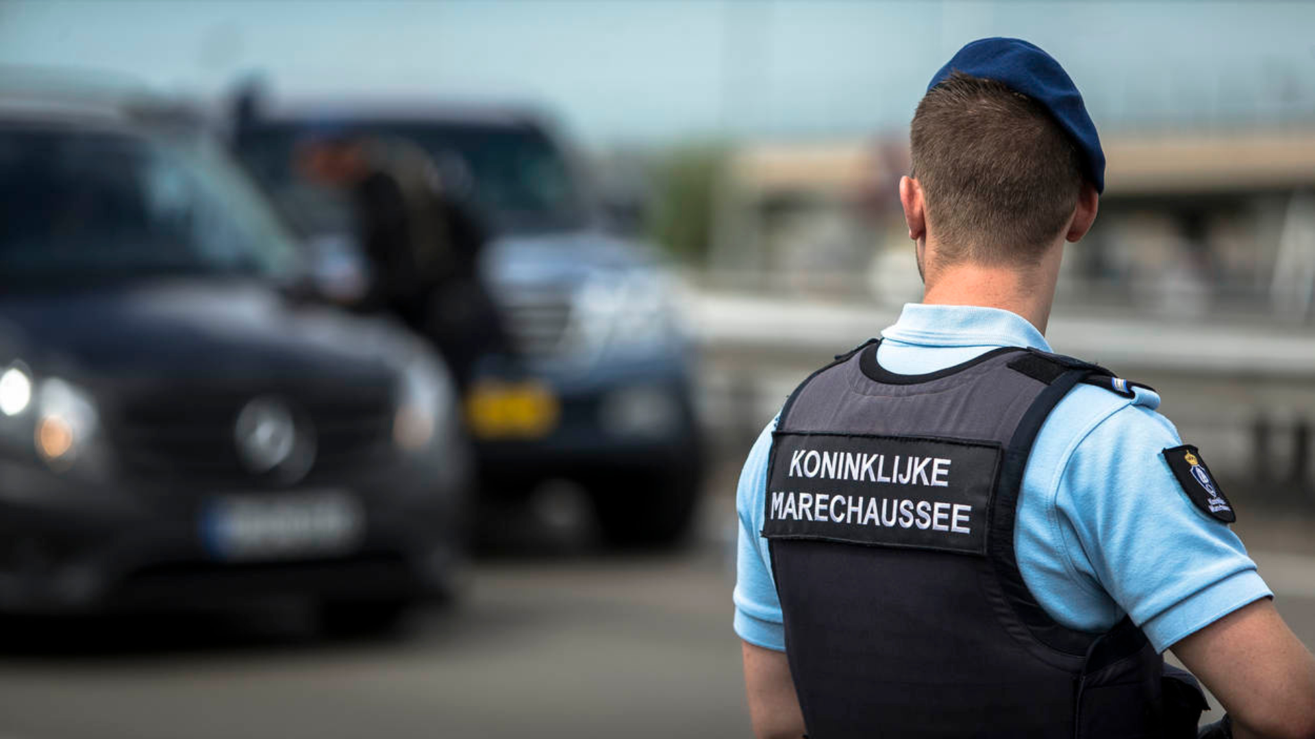 Foto: Harddrugs en vernielingen: Marechaussee grijpt in op feest voor militairen