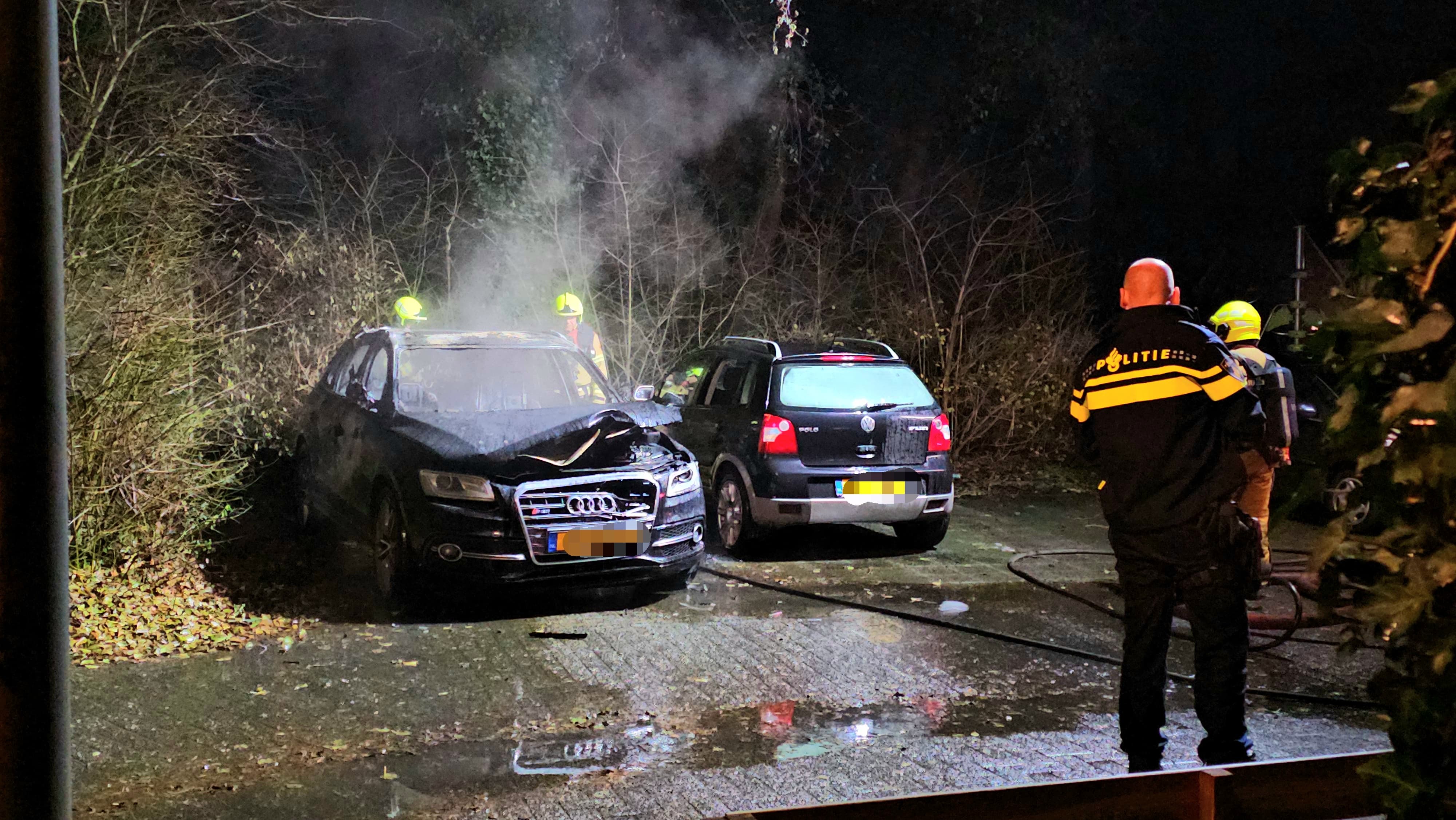 Foto: Auto in Brand op Krommekamp