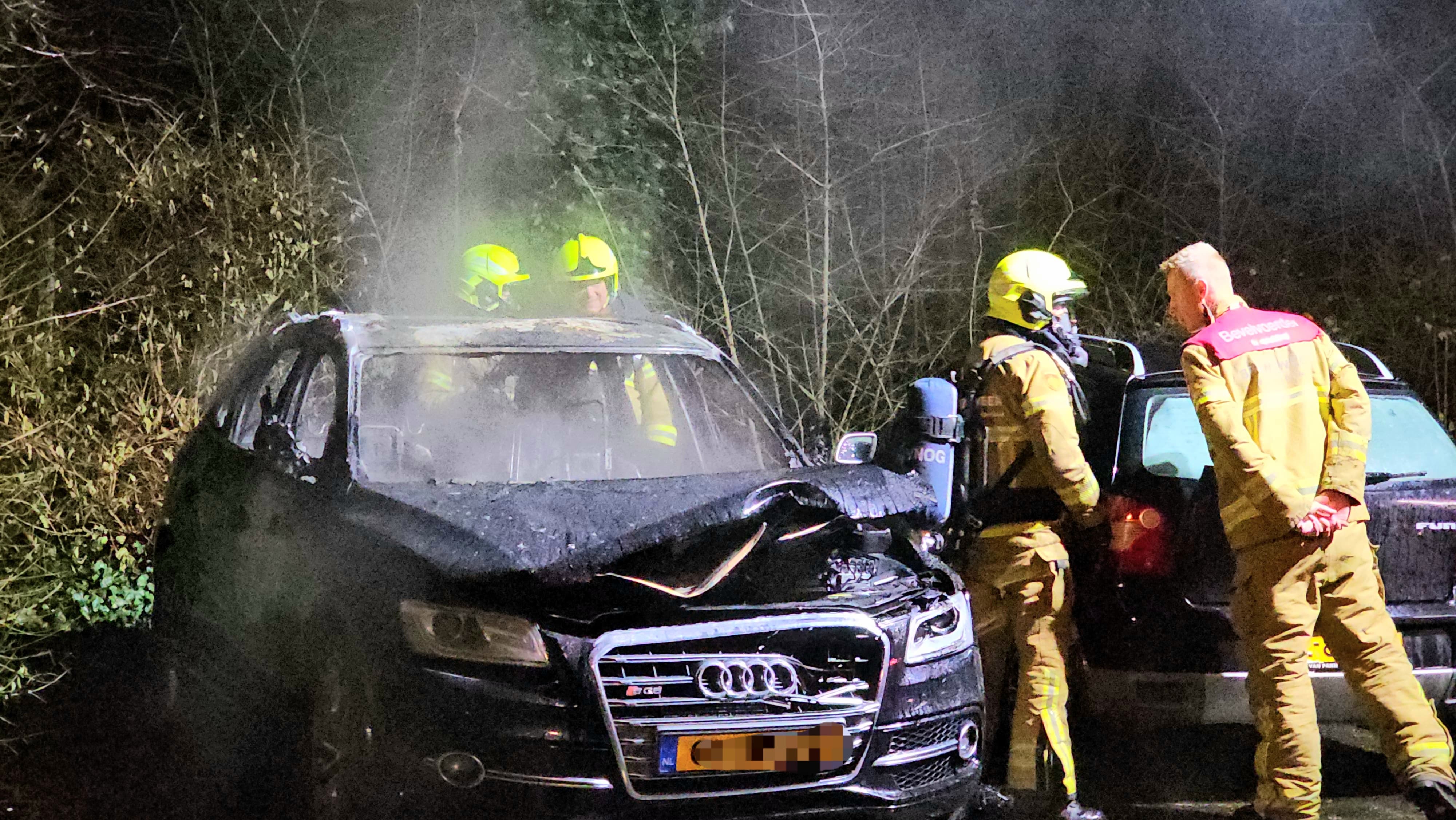 Foto: Auto in Brand op Krommekamp