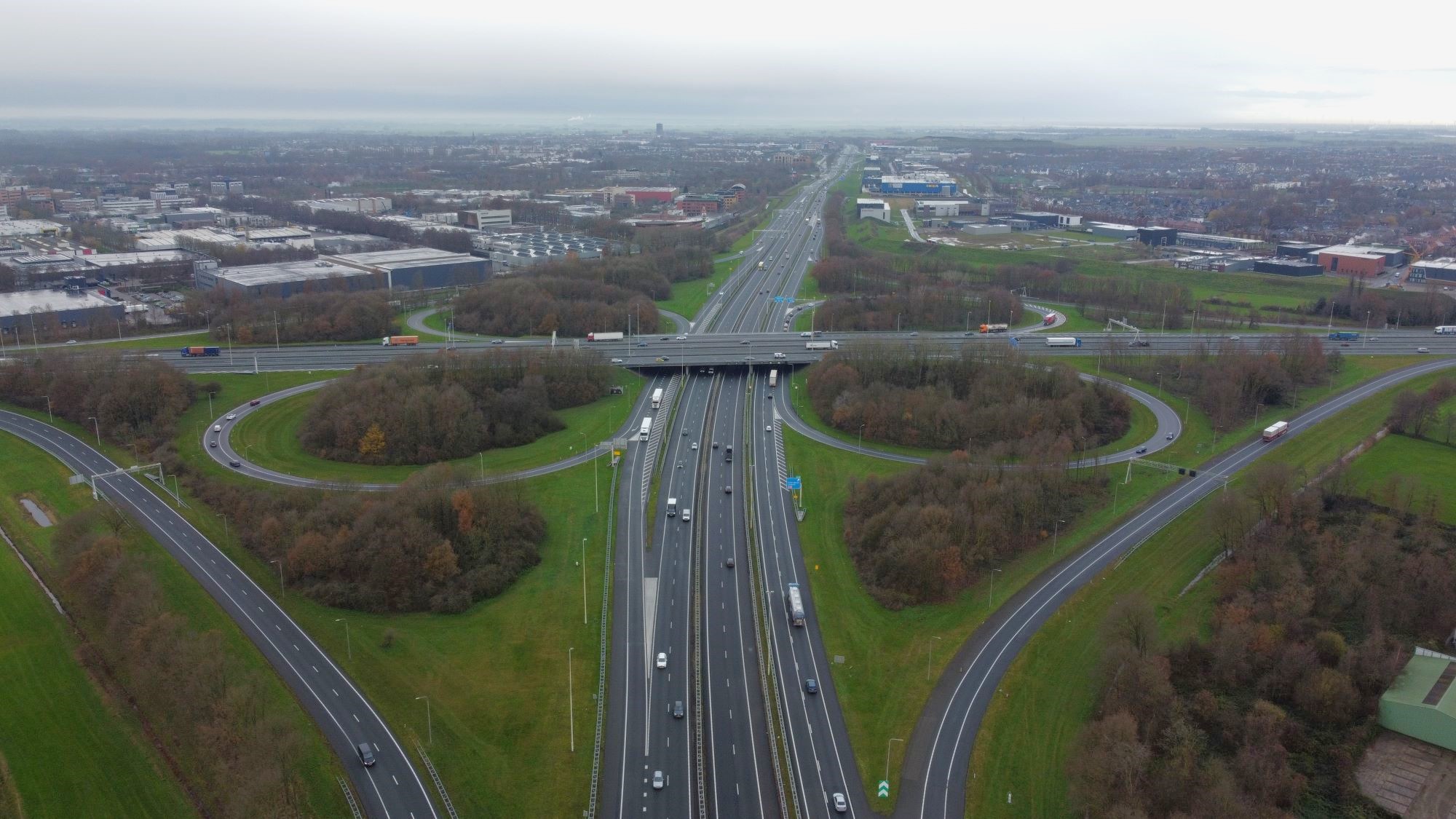 Foto: Steeds drukker op de weg: 'Rijk moet ingrijpen'