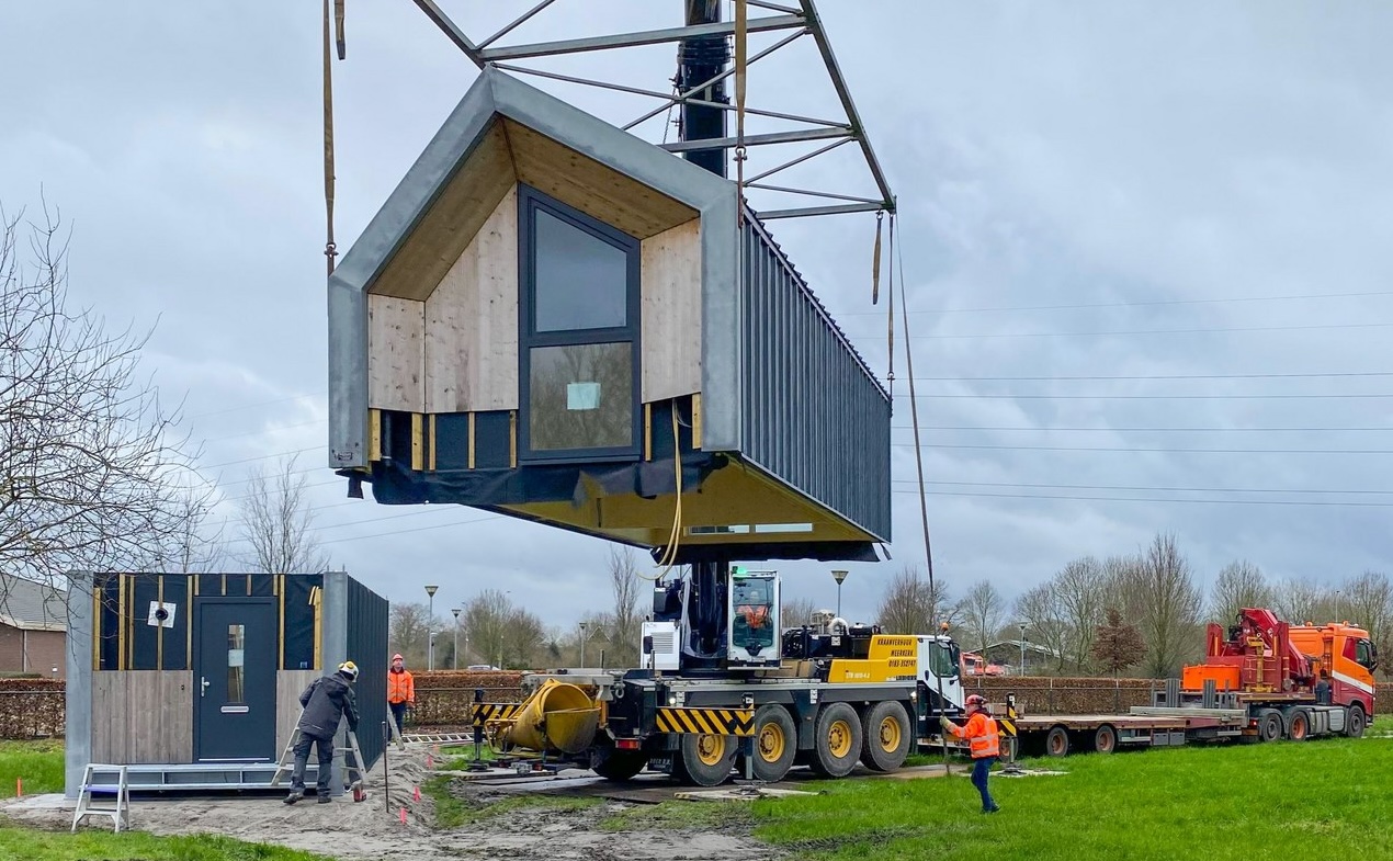 Foto: Eerste flexwoning aan Bijsterenseweg in Putten geplaatst