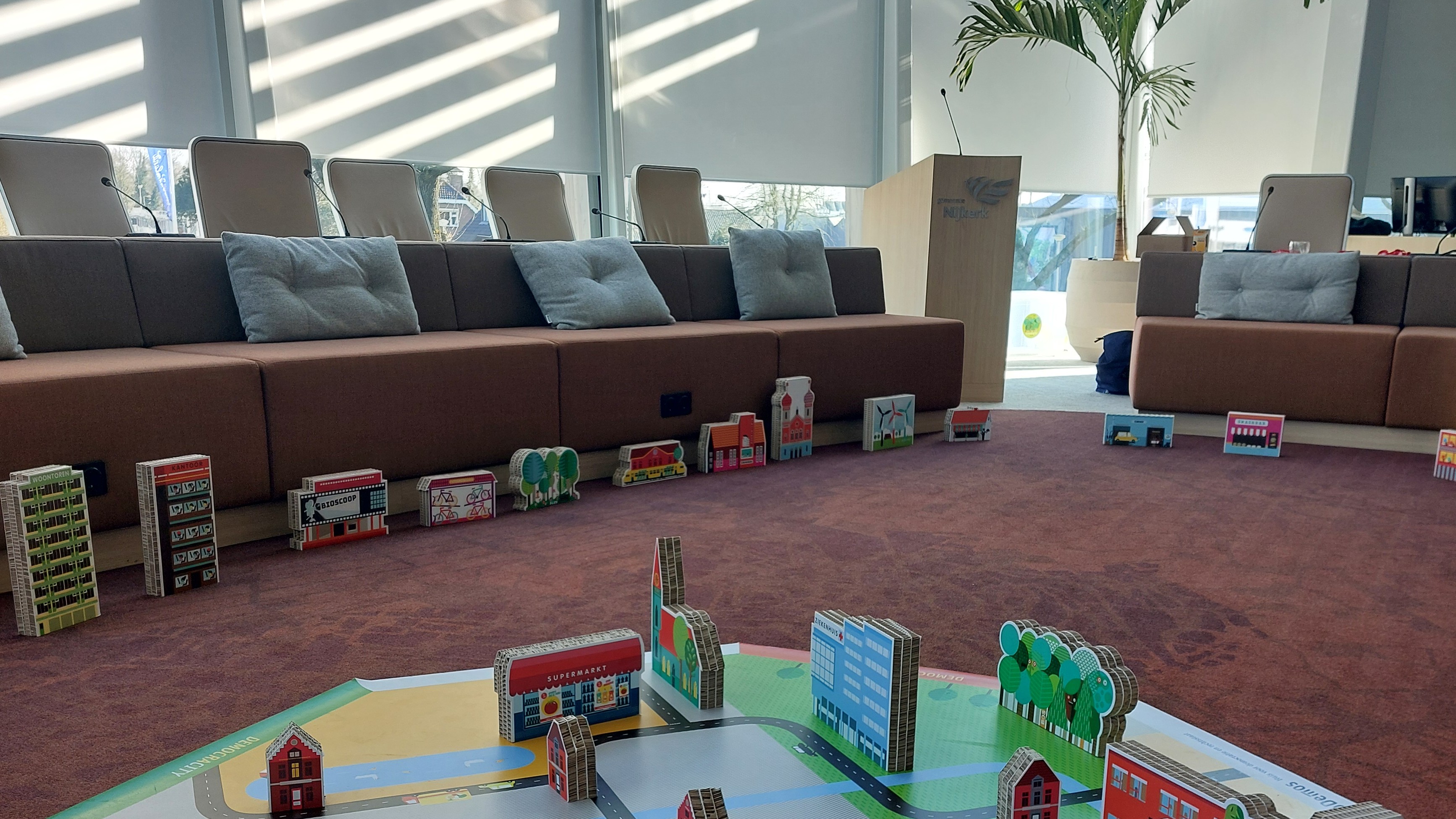 Foto: Jeugdgemeenteraad Nijkerk vergadert over plannen 80 jaar vrijheid in de gemeente Nijkerk