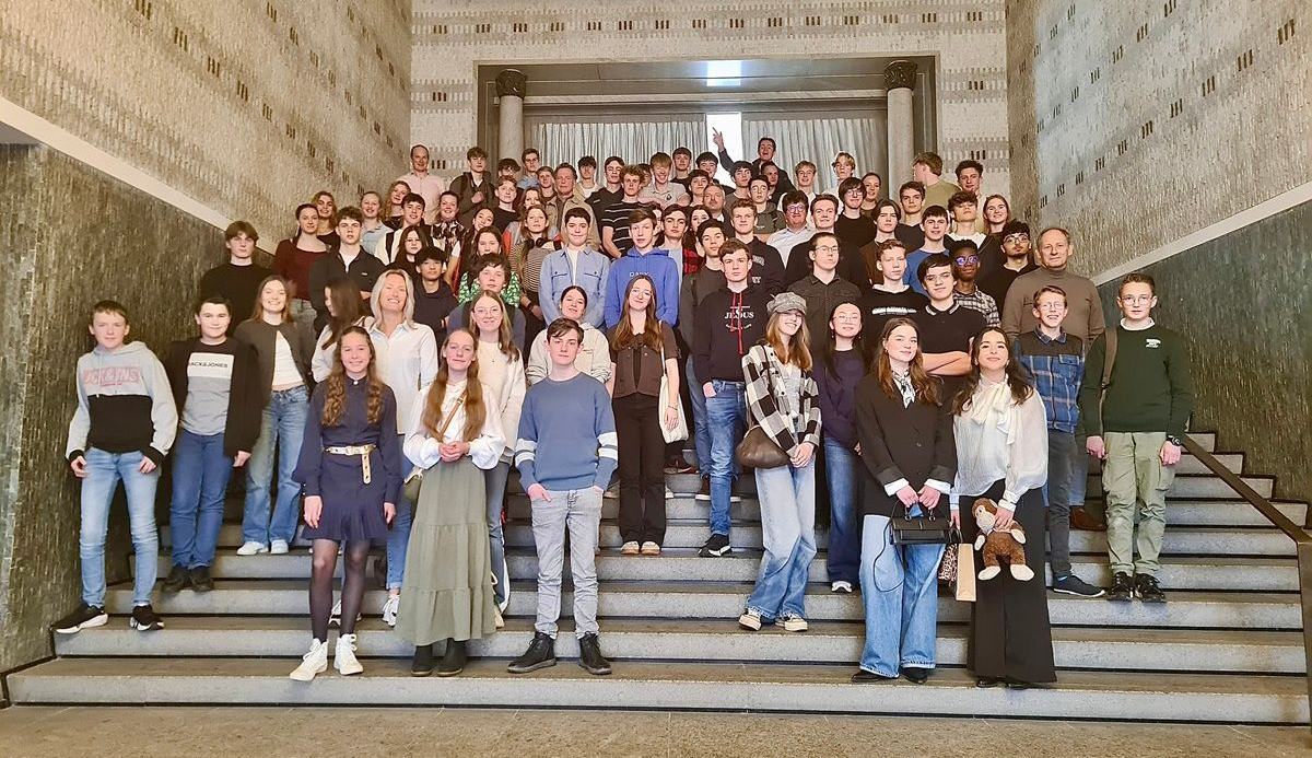 Foto: Jongeren uit regio in debat over vrijheid met oud-generaal Mart de Kruif