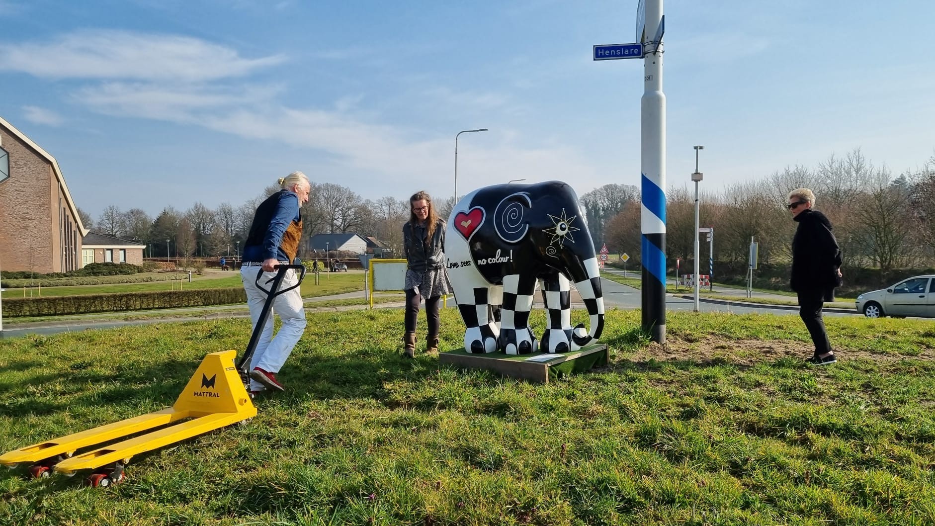 Foto: Naar Putten 'ontvoerde' Elephant Parade-olifant weer terug naar Nijkerk