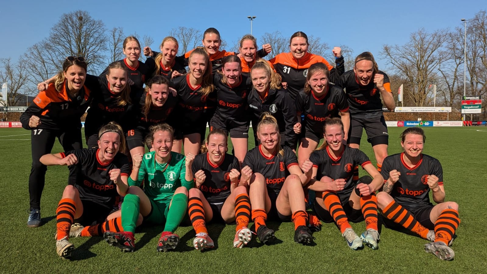 Foto: Lucky Sparta Vrouwen stelen overwinning in Zwolle