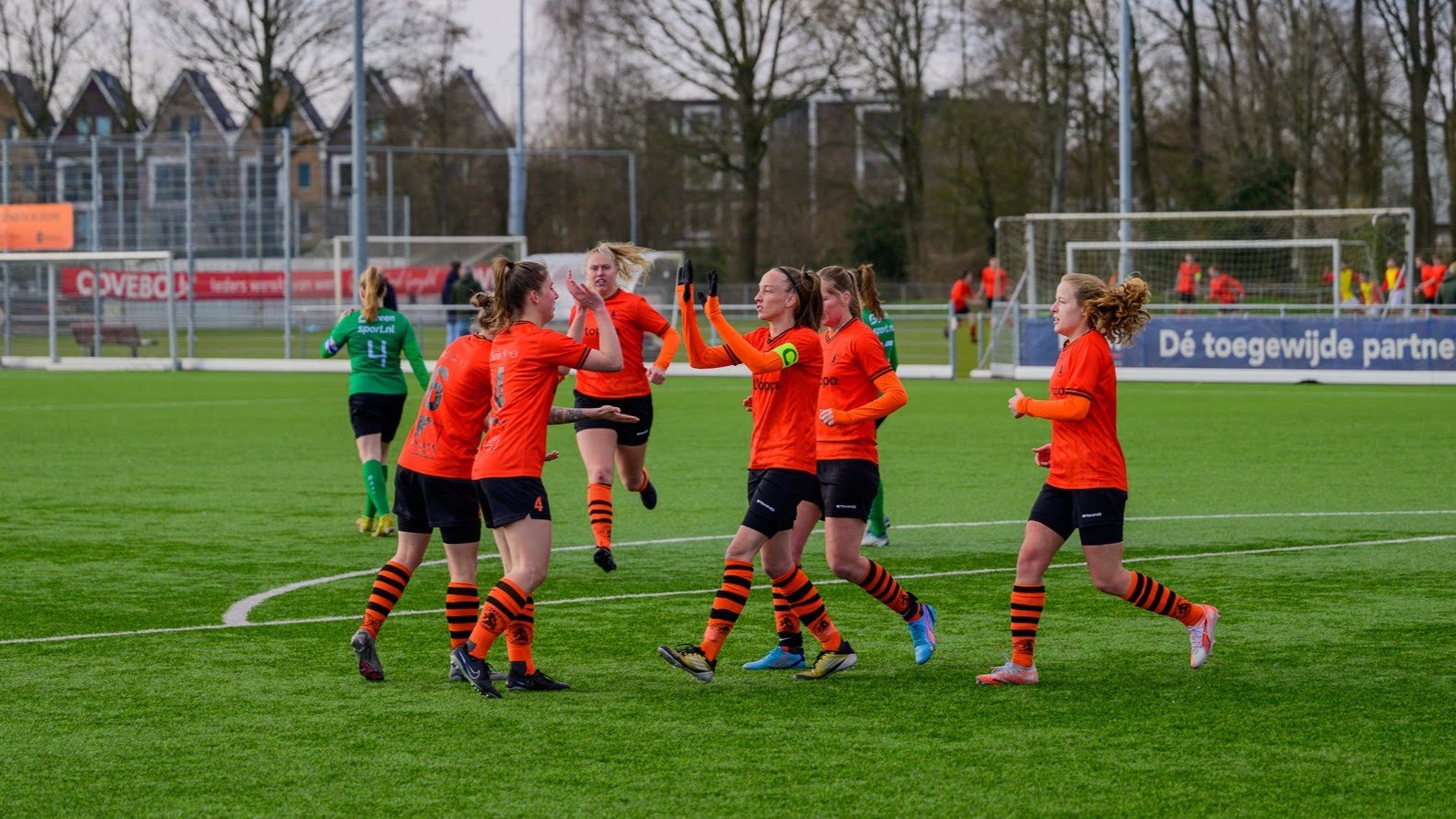 Foto: Sparta Nijkerk VR1 bindt ook Heerenveense Boys aan zegekar