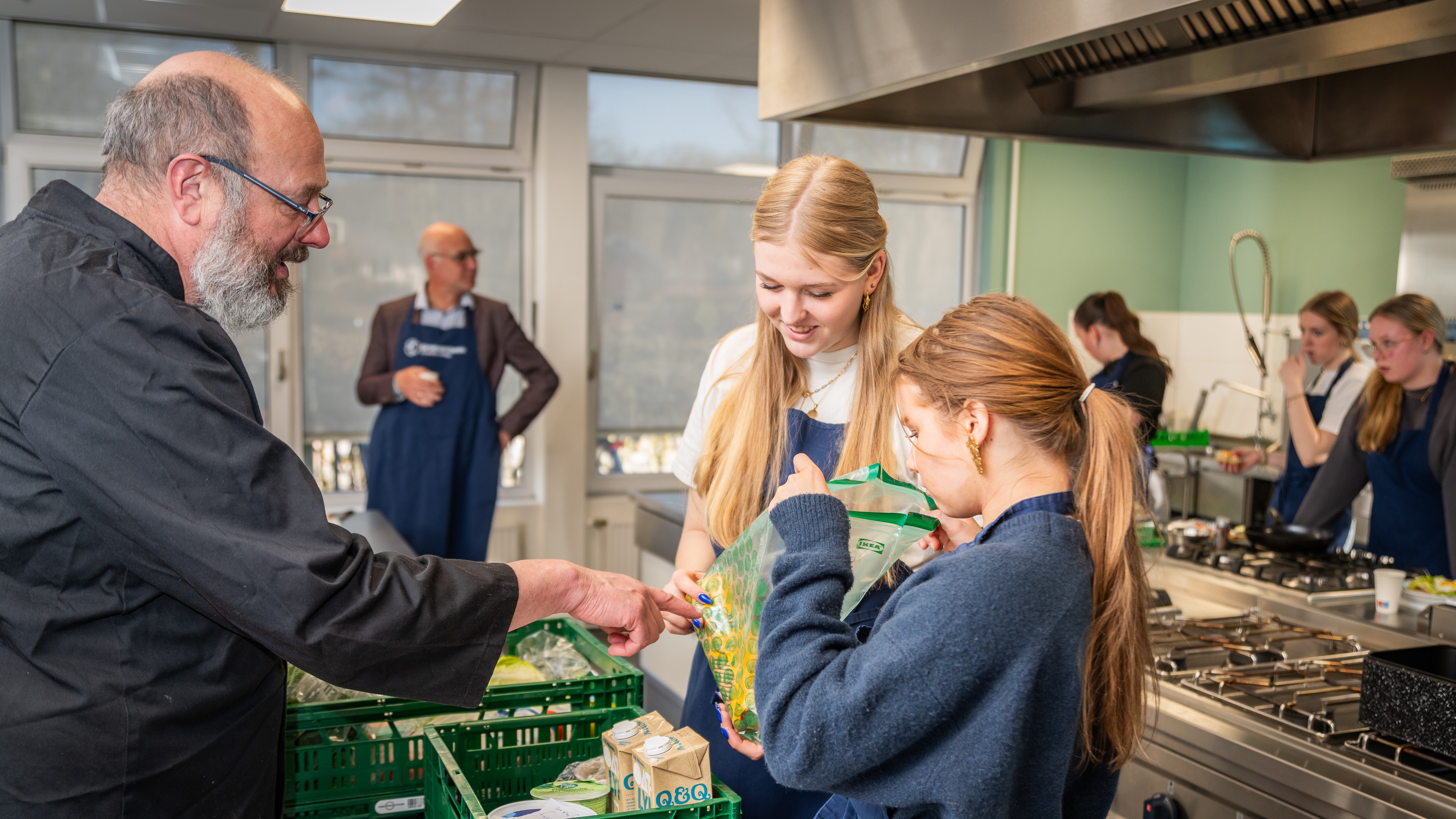 Foto: Masterclass 'koken met restvoedsel' voor leerlingen VMBO Groevenbeek