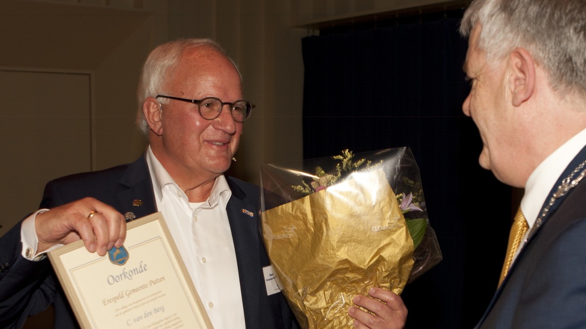 Foto: Puttense erespeld voor Kees van den Berg