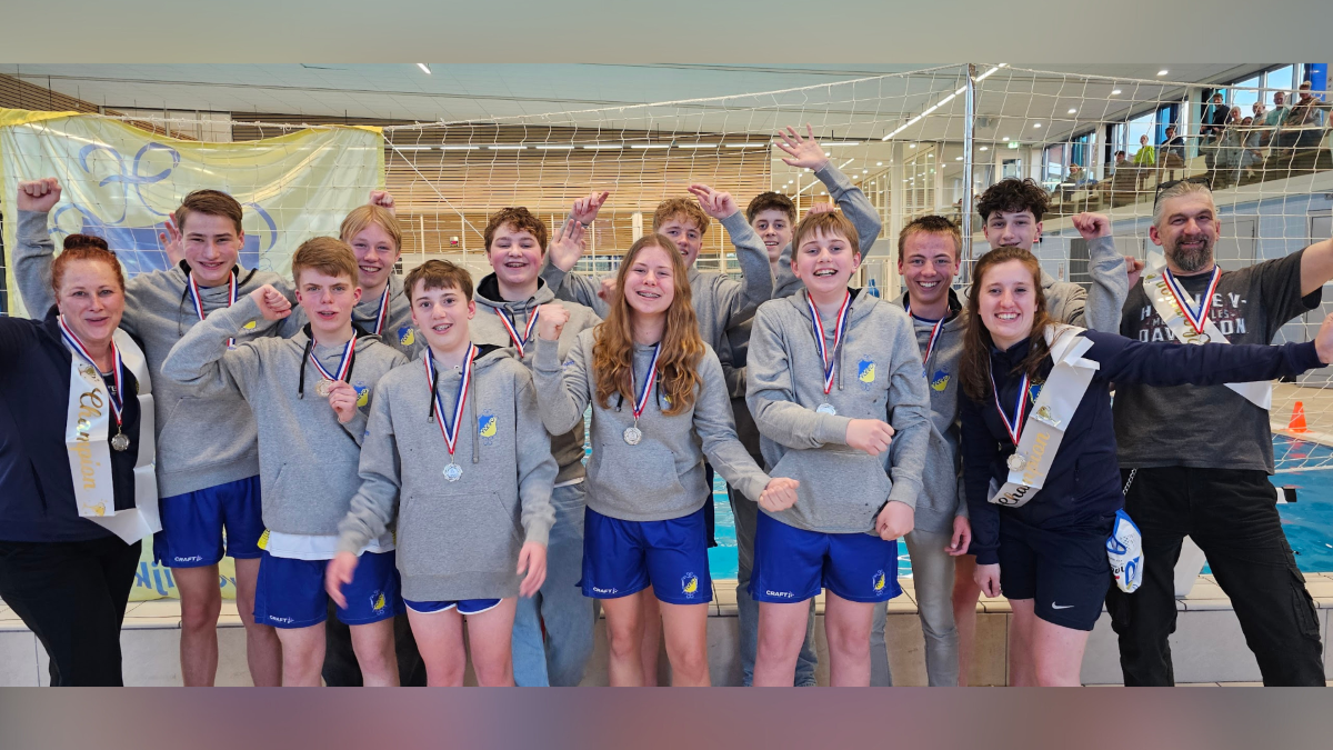 Foto: Flevo O16 en O14 kampioenen gehuldigd in Jaap van de Krol Bad