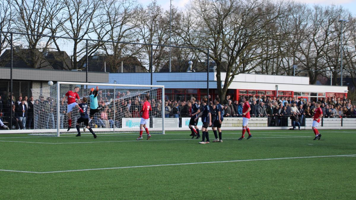 Foto: Hoevelaken wint derby tegen Terschuur