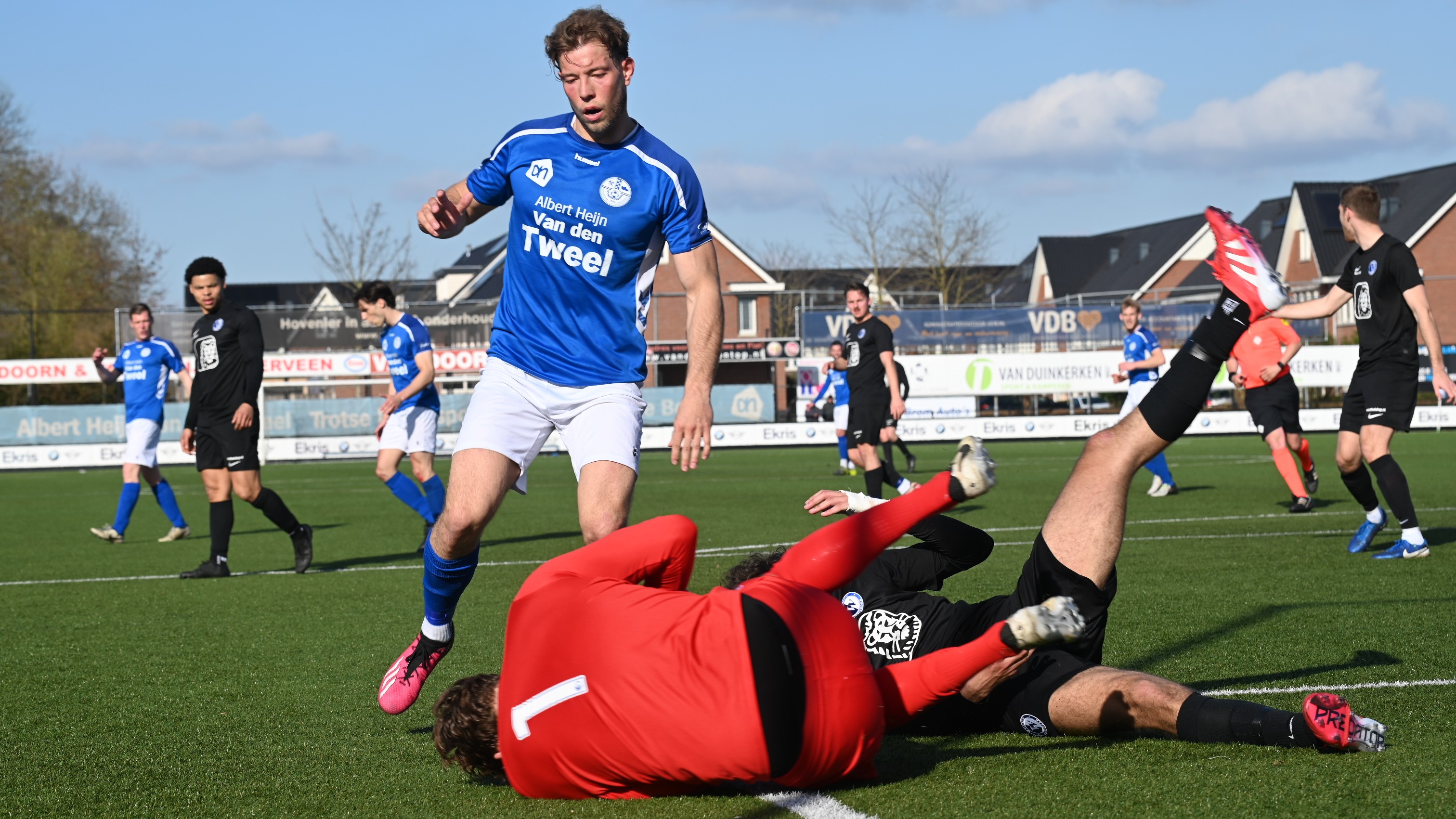 Foto: Veensche Boys binnen twee minuten tijd over de knie