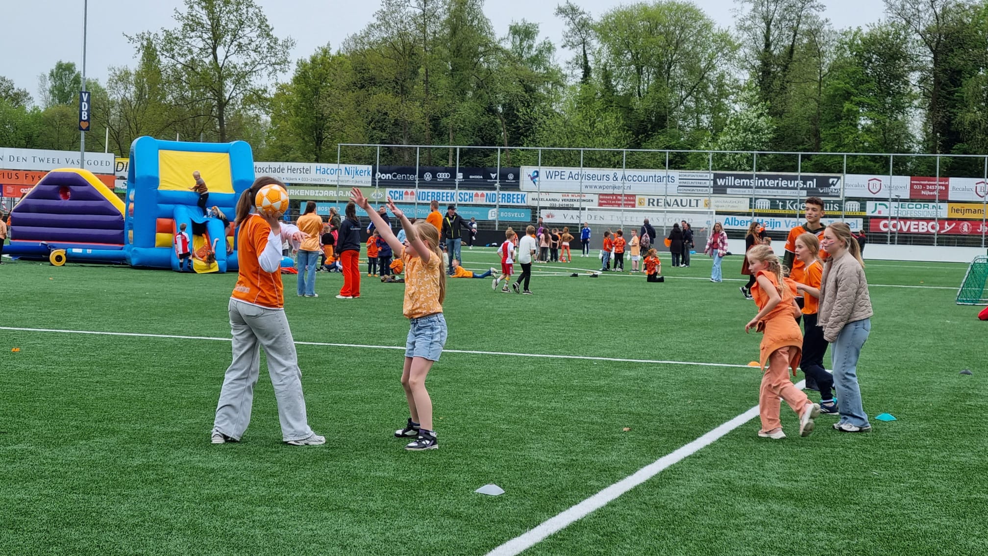 Foto: Nijkerkse basisschoolleerlingen doen mee aan de Koningsspelen