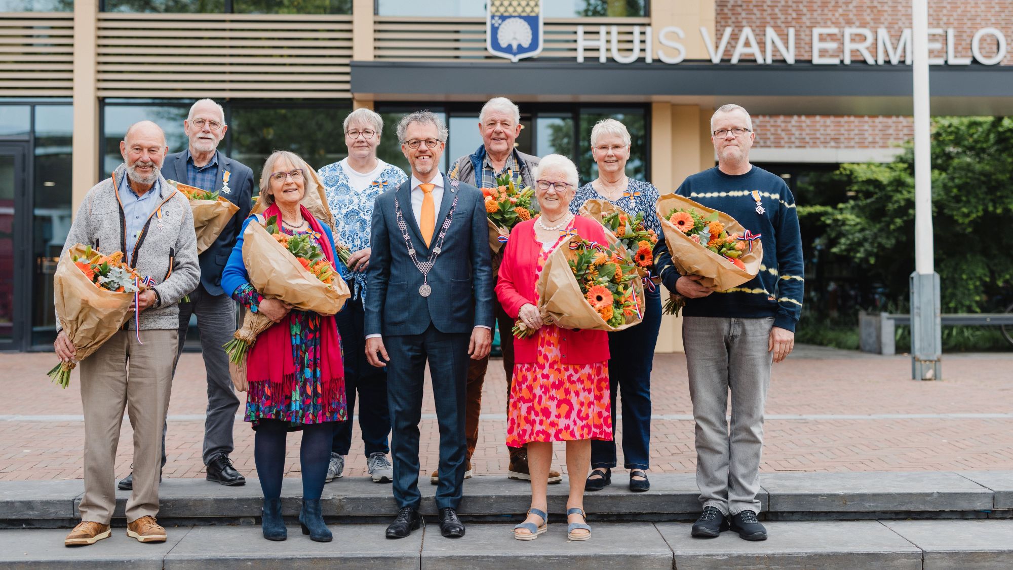 Foto: Acht inwoners van Ermelo ontvangen lintje tijdens jaarlijkse lintjesregen