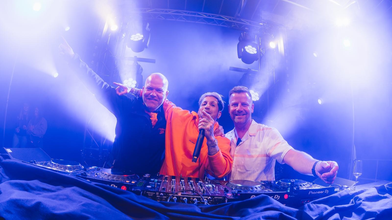 Foto: De Markt bruist ook deze zomer: vier keer Harderwijk Live en vier Preuverieën