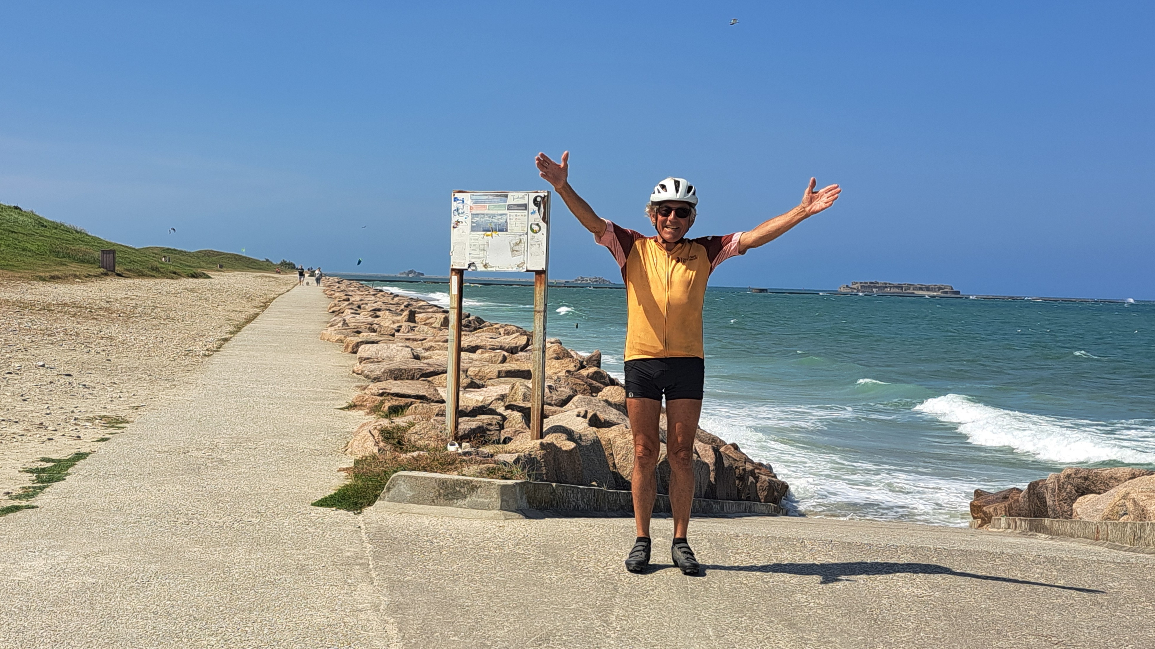 Foto: Over de helft: Antoon (74) fietst 3.500 kilometer tegen kinderarbeid