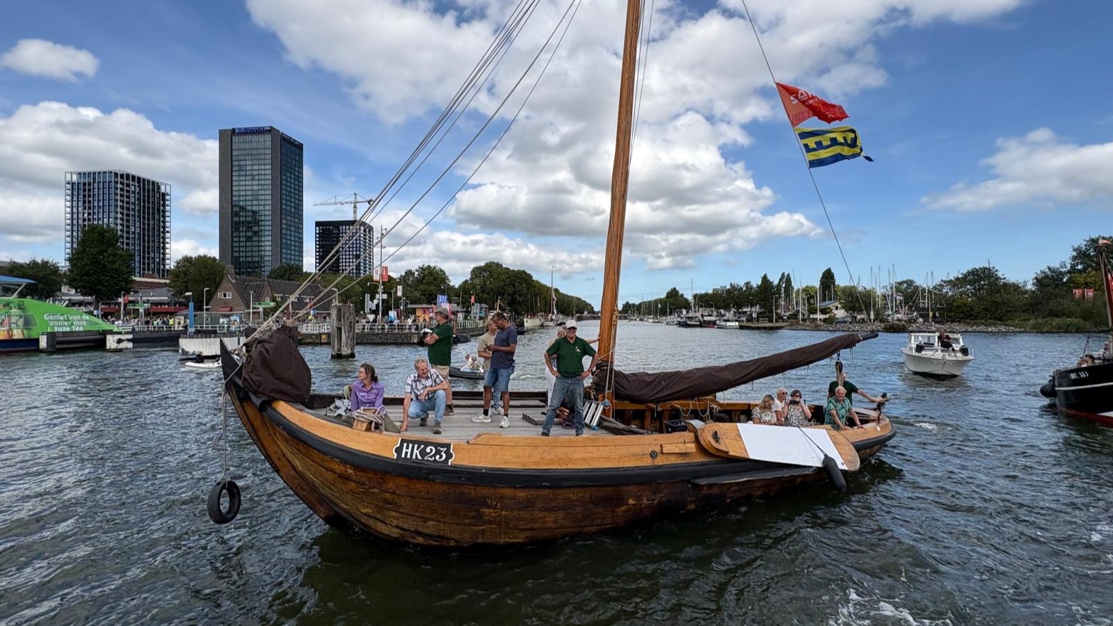 Foto: Botters van Bottermuseum Harderwijk varen mee tijdens SAIL 2025: ‘Trots dat we hier zijn’
