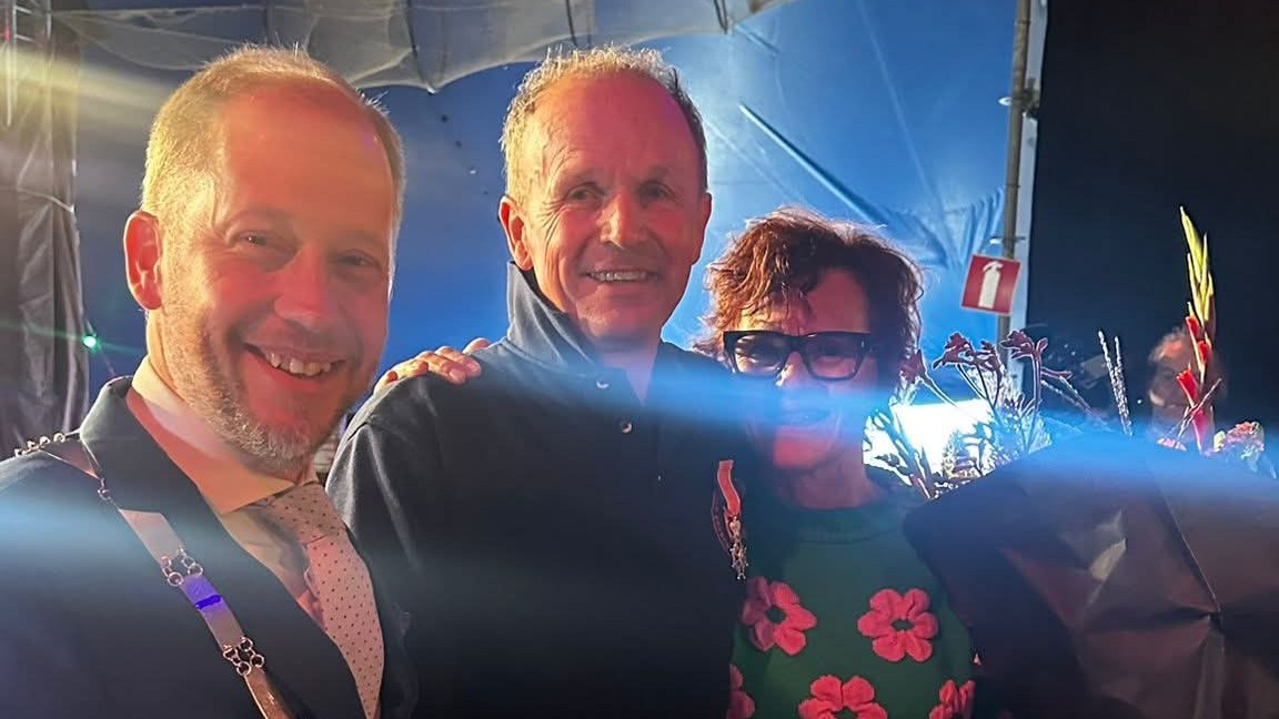 Foto: Henk Walles benoemd tot Ridder in de Orde van Oranje-Nassau