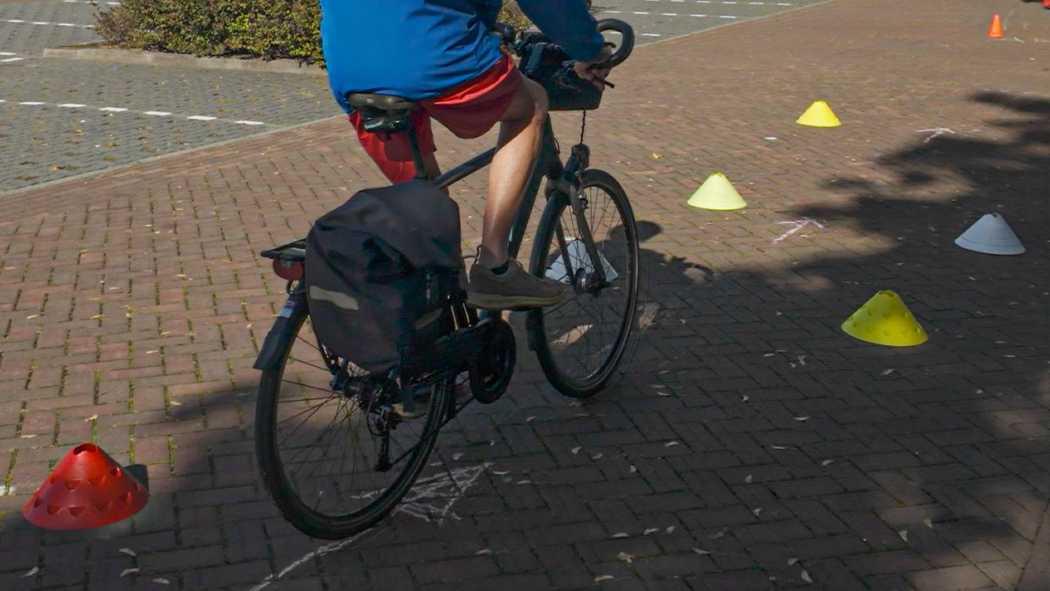 Foto: Harderwijkse senioren fietsen zich fit en veilig: 'Fietsen blijft eng'