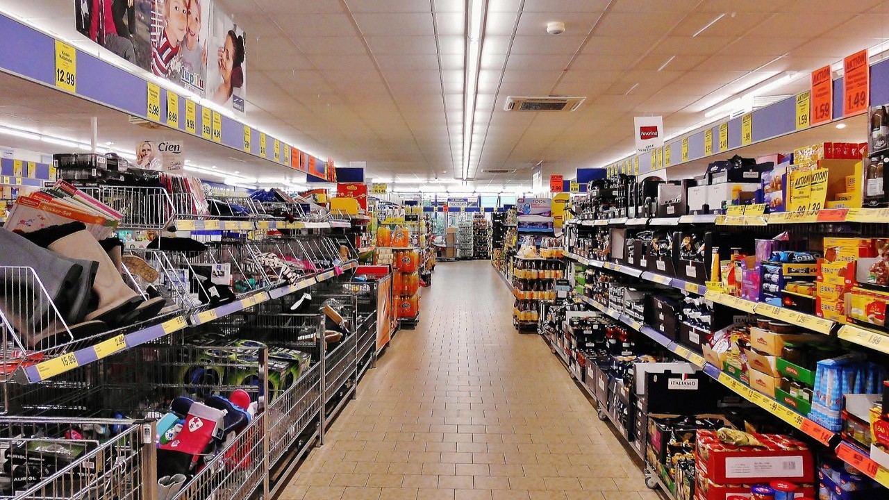 Foto: Supermarkten in Putten blijven op zondag dicht