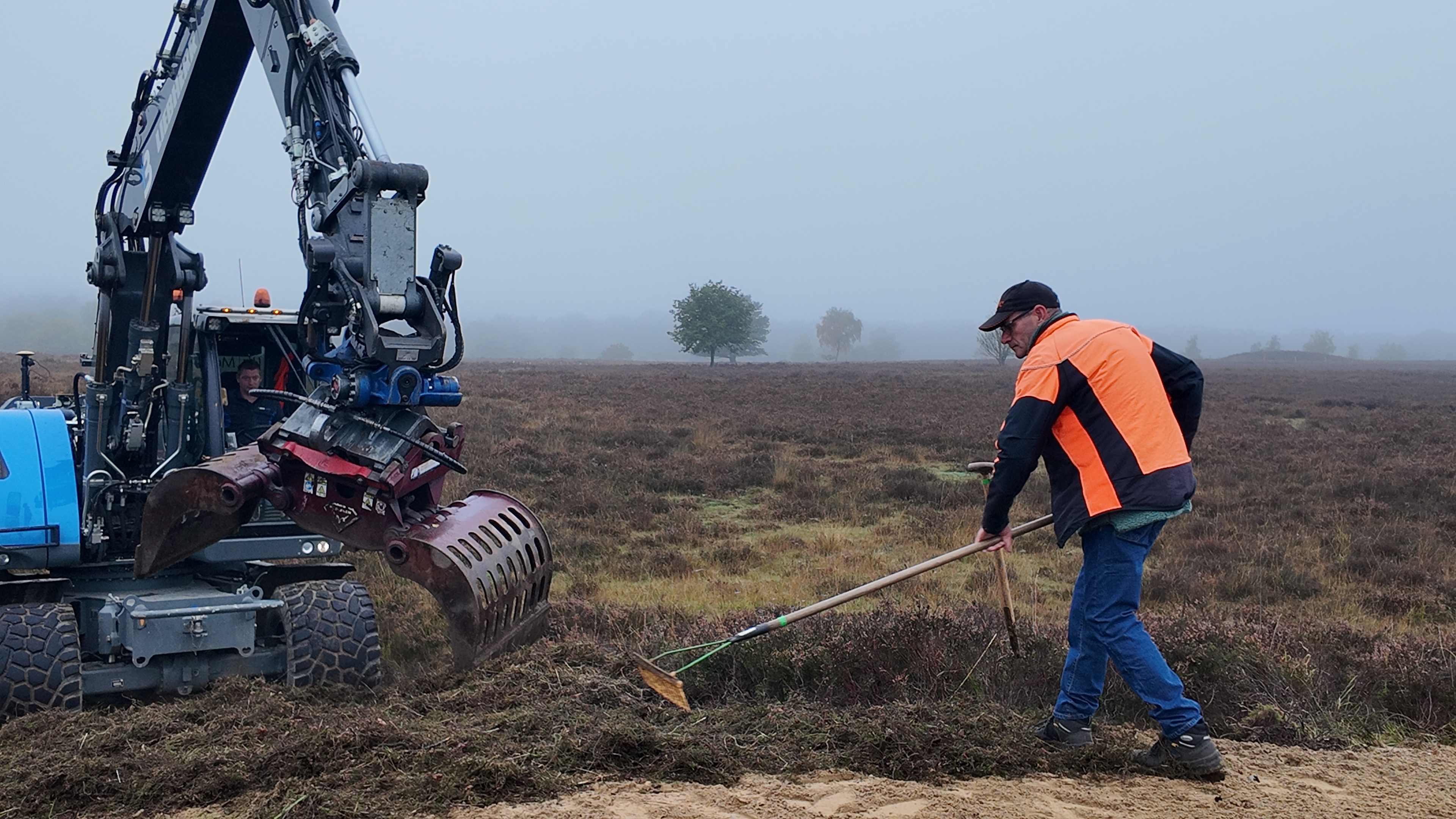 Foto: Oeroude grafheuvels op de Ermelosche heide krijgen opknapbeurt