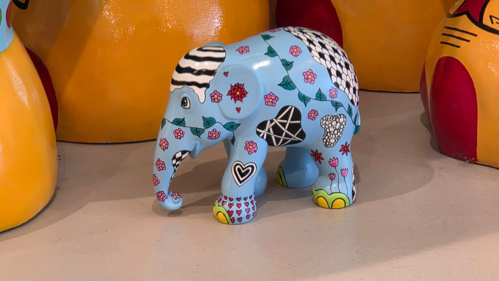 Foto: Bezoek aan oudtante levert Luna de winst op bij olifantenkleurwedstrijd 