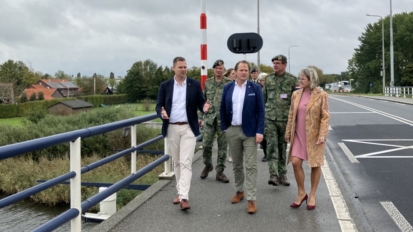 Foto: Staatssecretaris Defensie Gijs Tuinman op bezoek bij ASK ‘t Harde en Prinses Margriet Kazerne