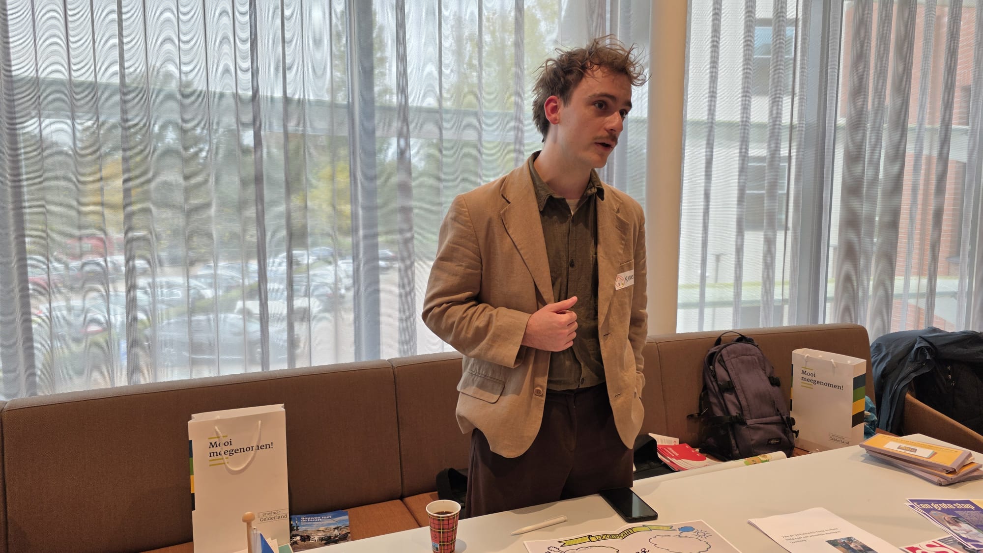 Foto: Beurs helpt senioren naar passende woning: 'Tijd om mijn huis te verkopen aan een grotere familie'