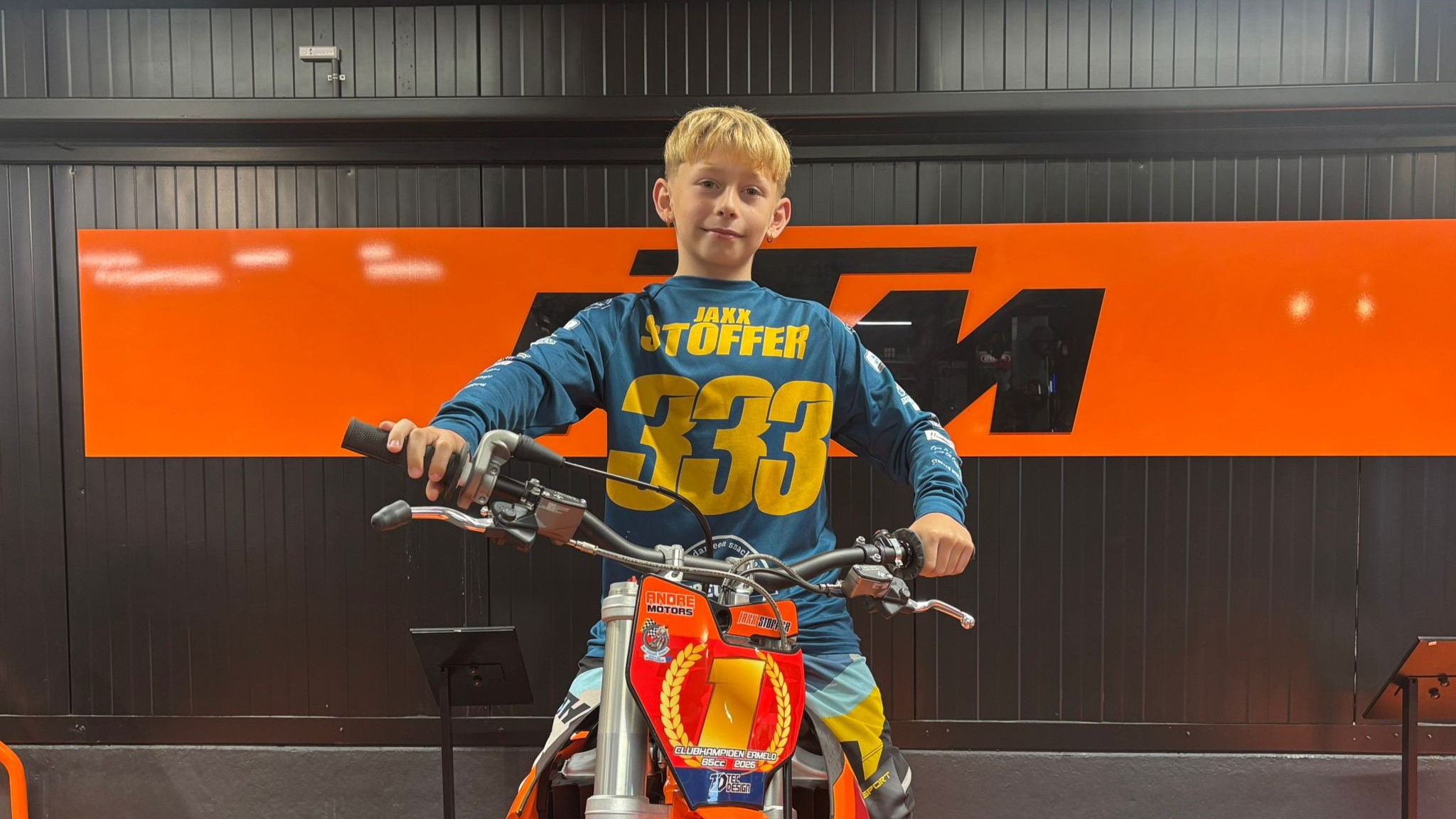 Foto: Motorcrosser Jaxx (9) is clubkampioen en heeft grote ambities: ‘Ik hoop ooit op het NK te rijden’ 