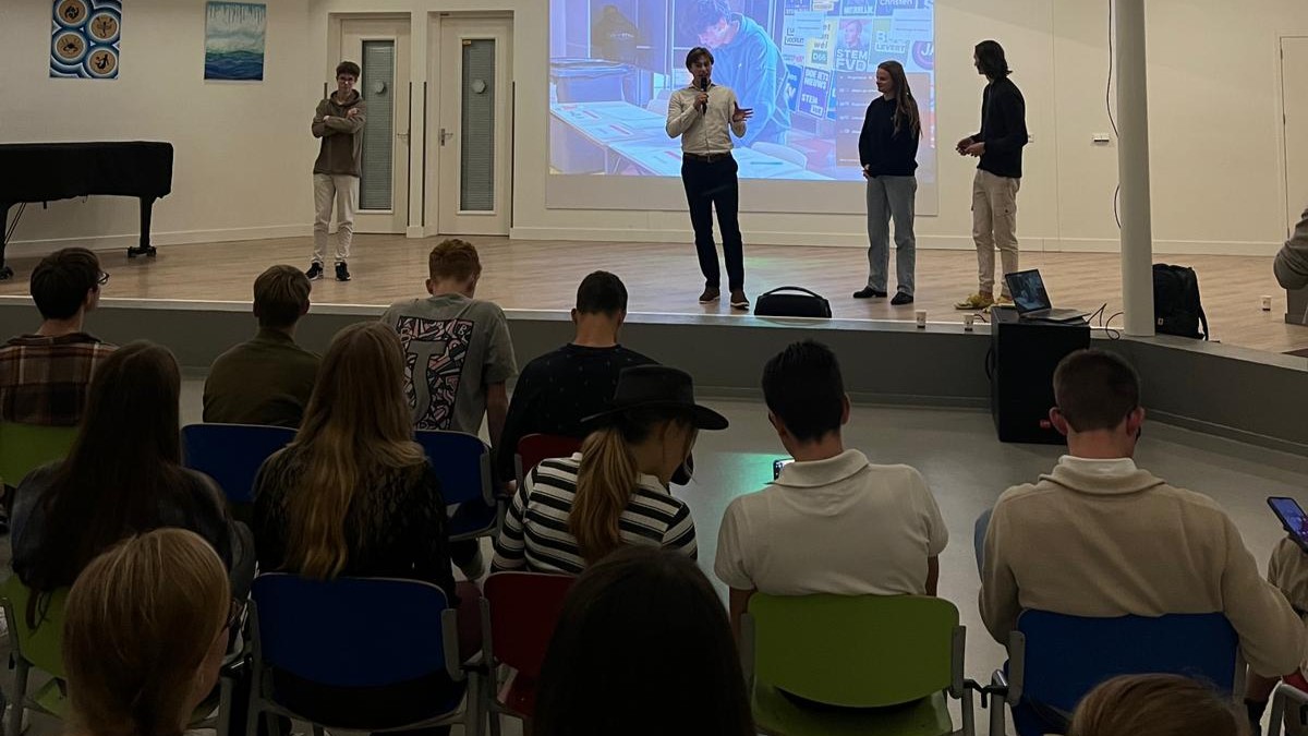 Foto: PVV opnieuw de grootste bij scholierenverkiezing JFC Barneveld