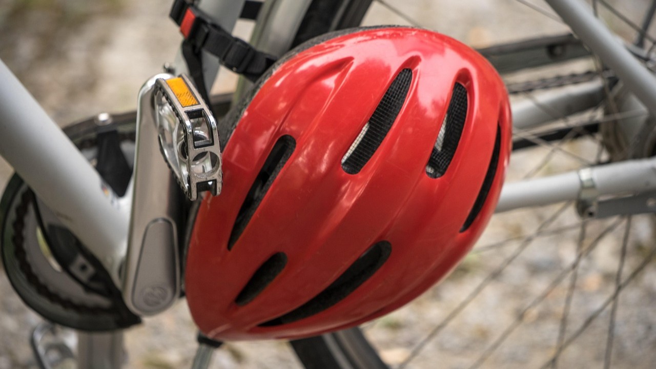 Foto: Harderwijkse BOA’s gaan niet meer op de fiets zonder helm