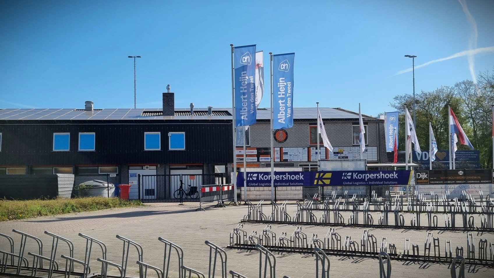 Foto: Trainer Bert van Hunenstijn vertrekt na dit seizoen bij Sparta Nijkerk