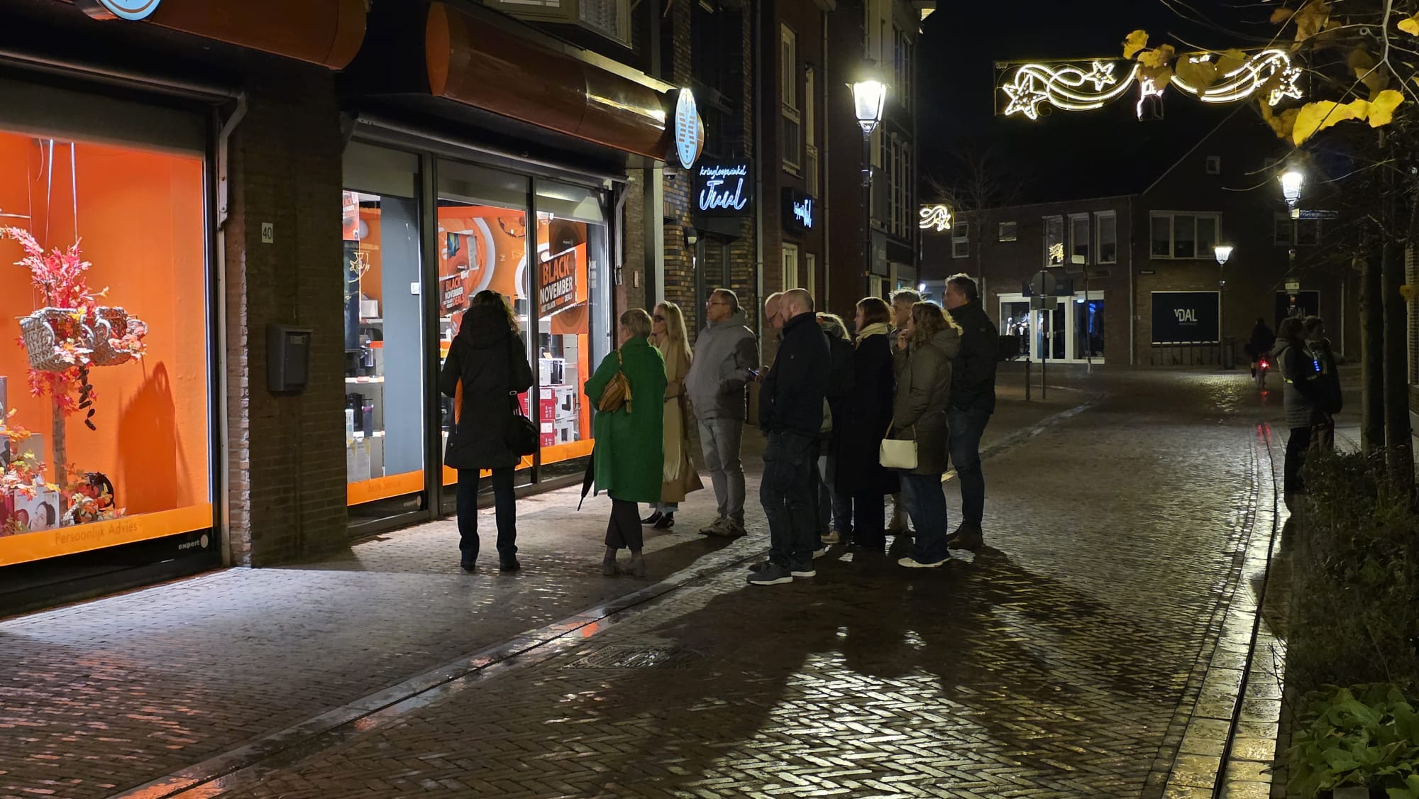 Foto: Kunstfilmpjes te zien in winkelstraten Nijkerk tijdens KunstLicht