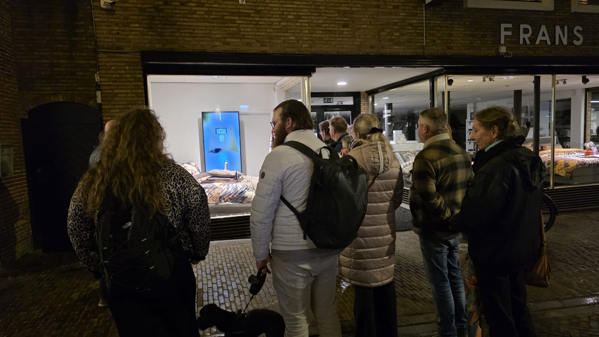 Foto: Kunstfilmpjes te zien in winkelstraten Nijkerk tijdens KunstLicht