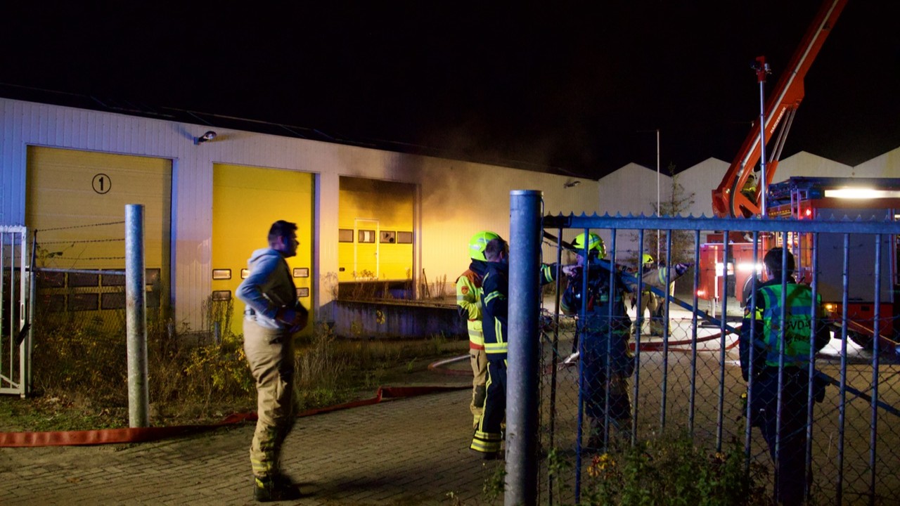 Foto: UPDATE: Brand in kas in Harderwijk vermoedelijk aangestoken