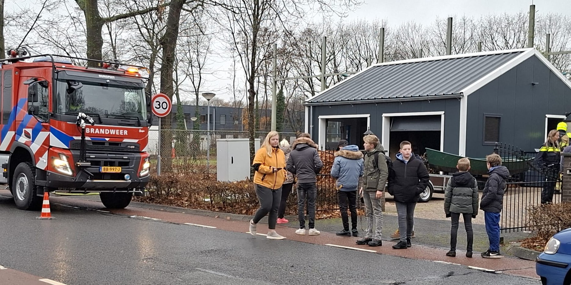 Foto: Brand in bijgebouw aan Industrieweg Nunspeet