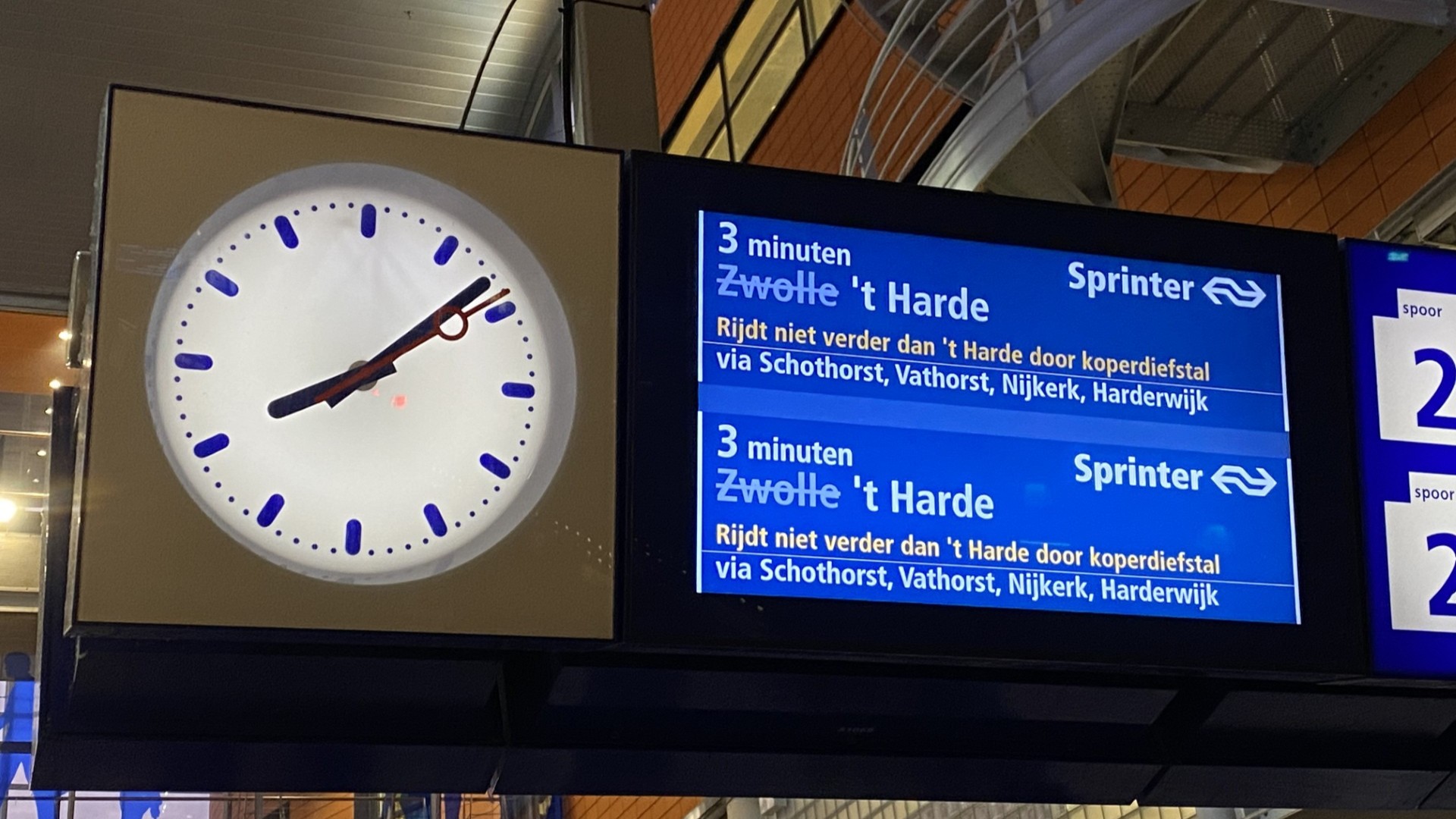 Foto: Treinverkeer rond Zwolle hervat na herstelwerkzaamheden aan beschadigde kabels