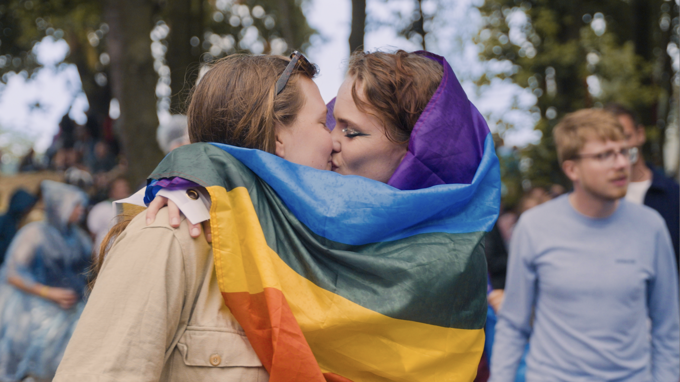 Foto: Emily deelt kwetsbaar verhaal over identiteit en geloof in nieuwe documentaire 