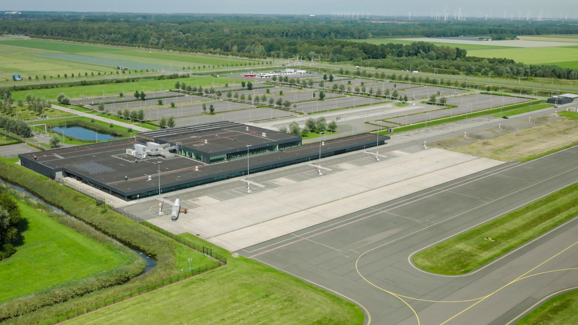 Foto: ‘Minister, wees zorgvuldig’: gemeenten willen nog geen besluit over Lelystad Airport