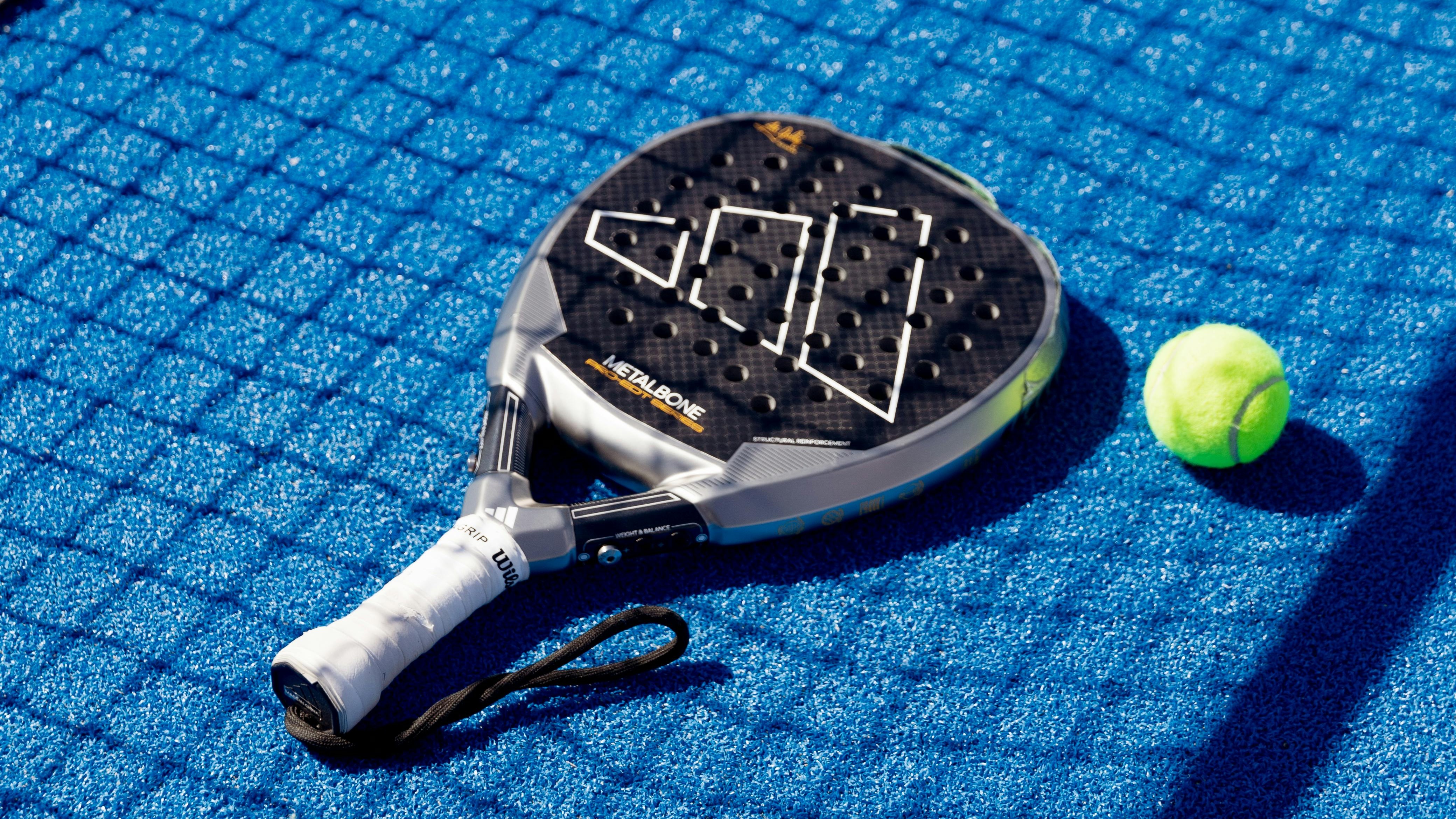 Foto: OWIOS en Padel Oldebroek zetten volgende stap richting padelbanen op oud voetbalveld