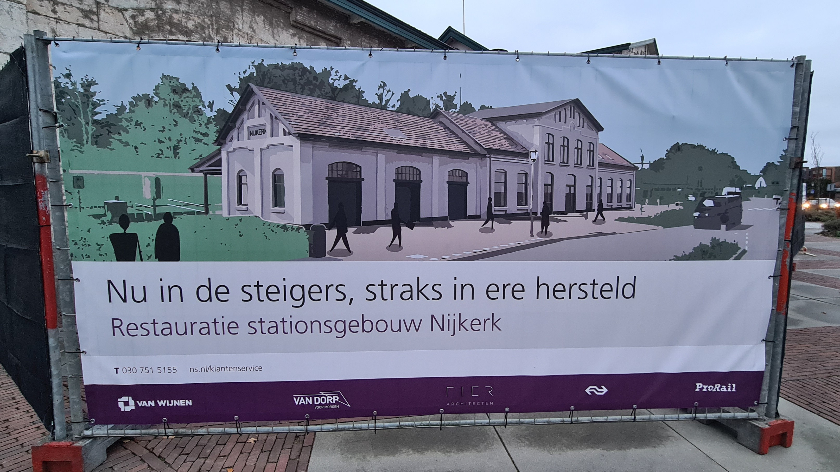 Foto: Nieuwe verflaag, restauratie en verduurzaming: restauratie station Nijkerk van start