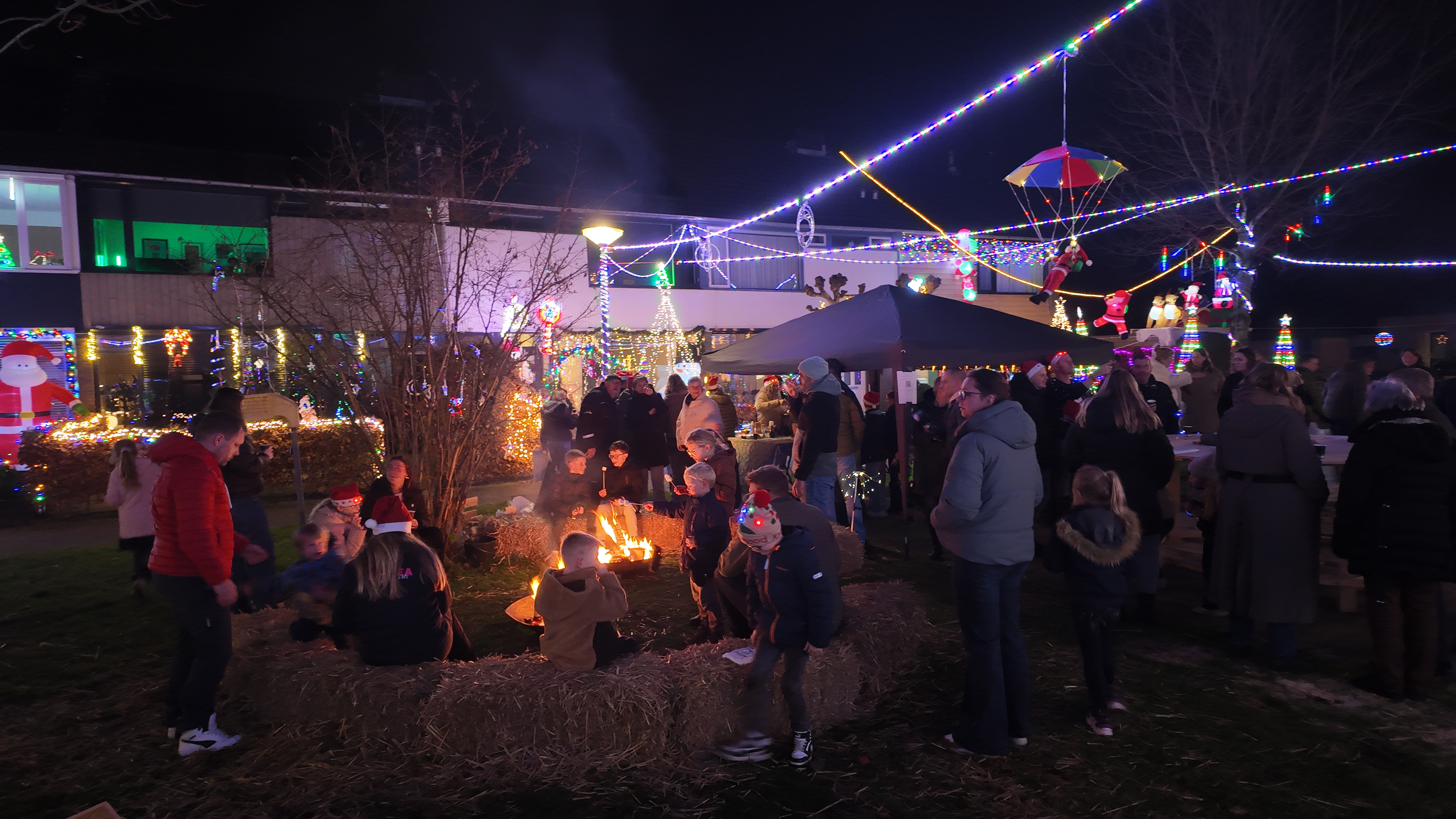 Foto: Buurt pakt uit met kerstverlichting: ‘Het is een beetje uit de hand gelopen’