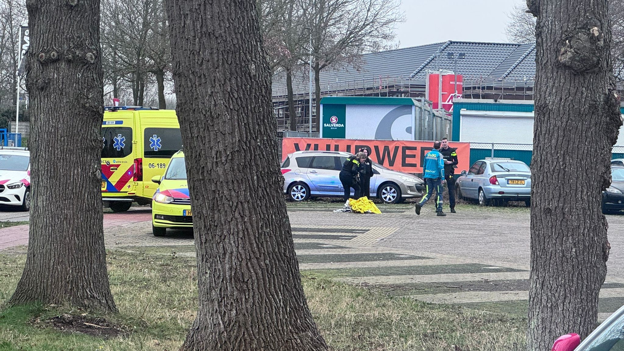 Foto: UPDATE: drie aanhoudingen na schietincident bij sportcomplex Wezep