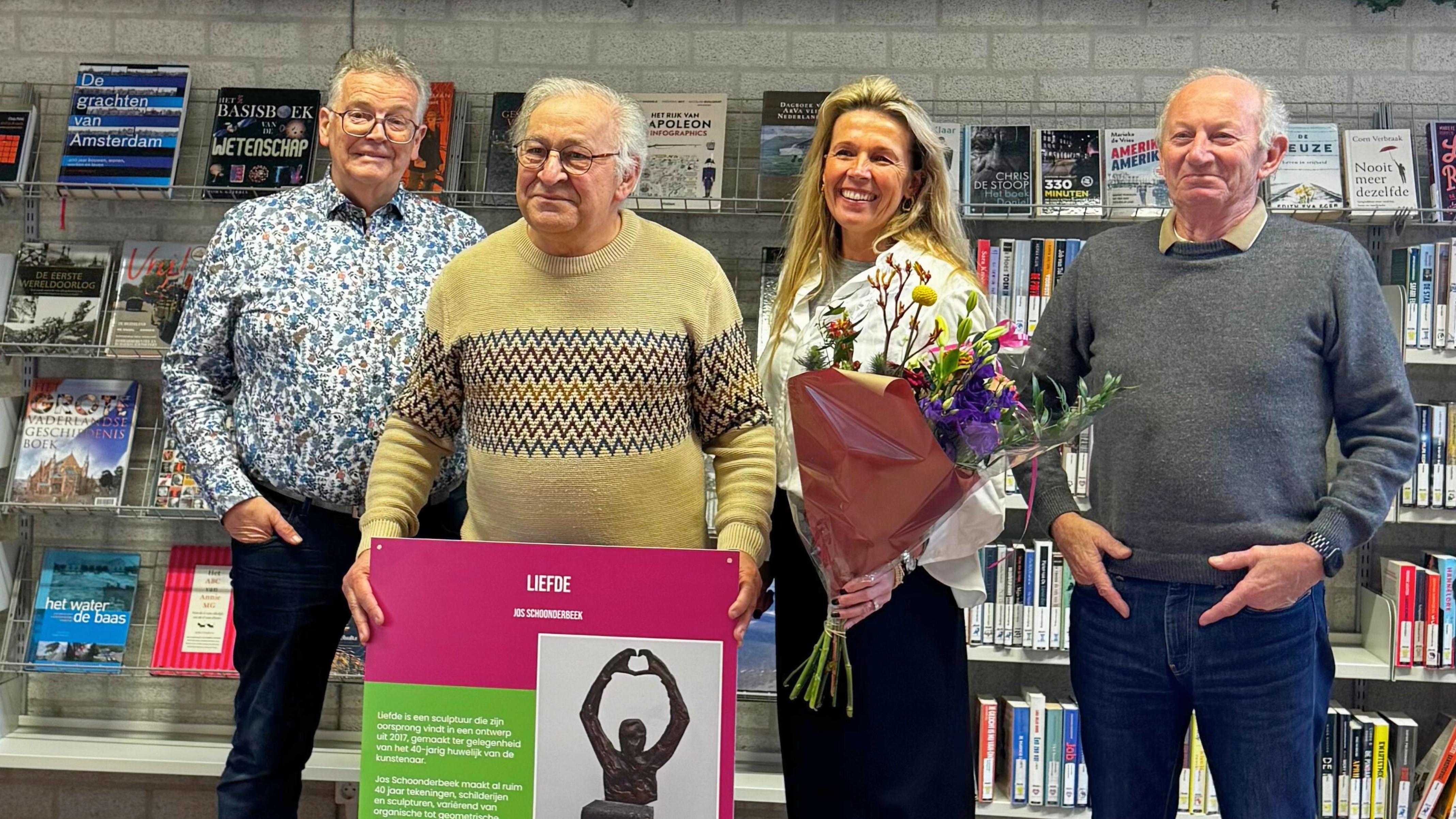 Foto: Deze kunstenaar mag in 2026 exposeren op de wisselsokkel in Hoevelaken