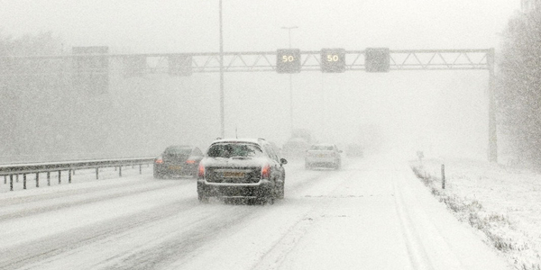 Foto: Sneeuw en vorst zorgen voor gladheid; code oranje tot vanmiddag 15:00 uur