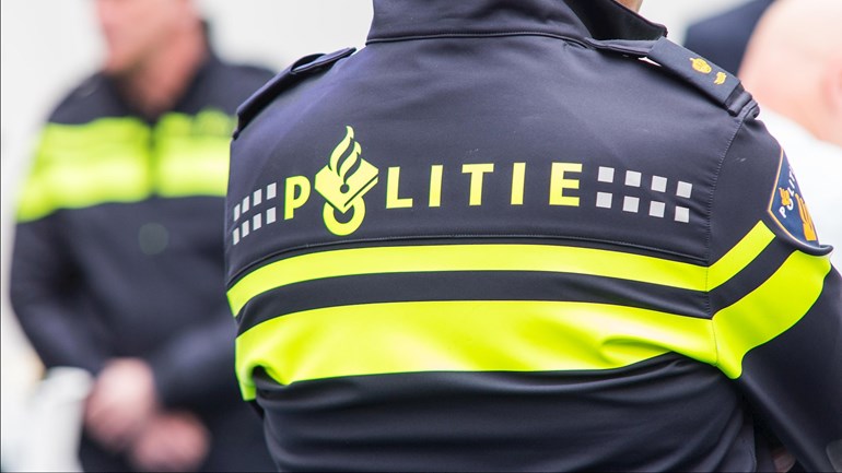 Foto: Jonge vrouw doet zich voor als agent en steelt sieraden in Ermelo