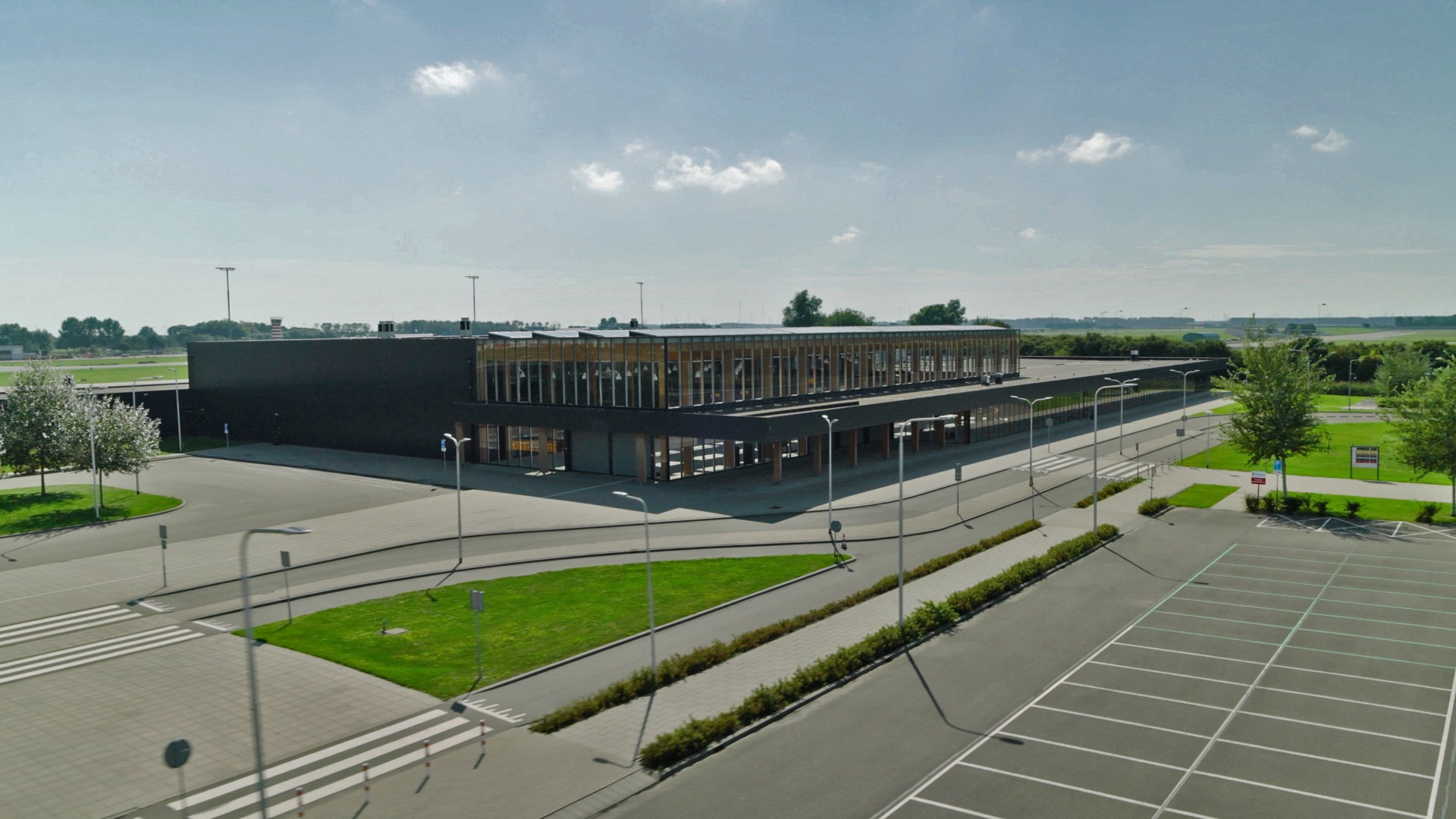 Foto: Nieuwe coalitie wil Lelystad Airport openen voor vakantievluchten