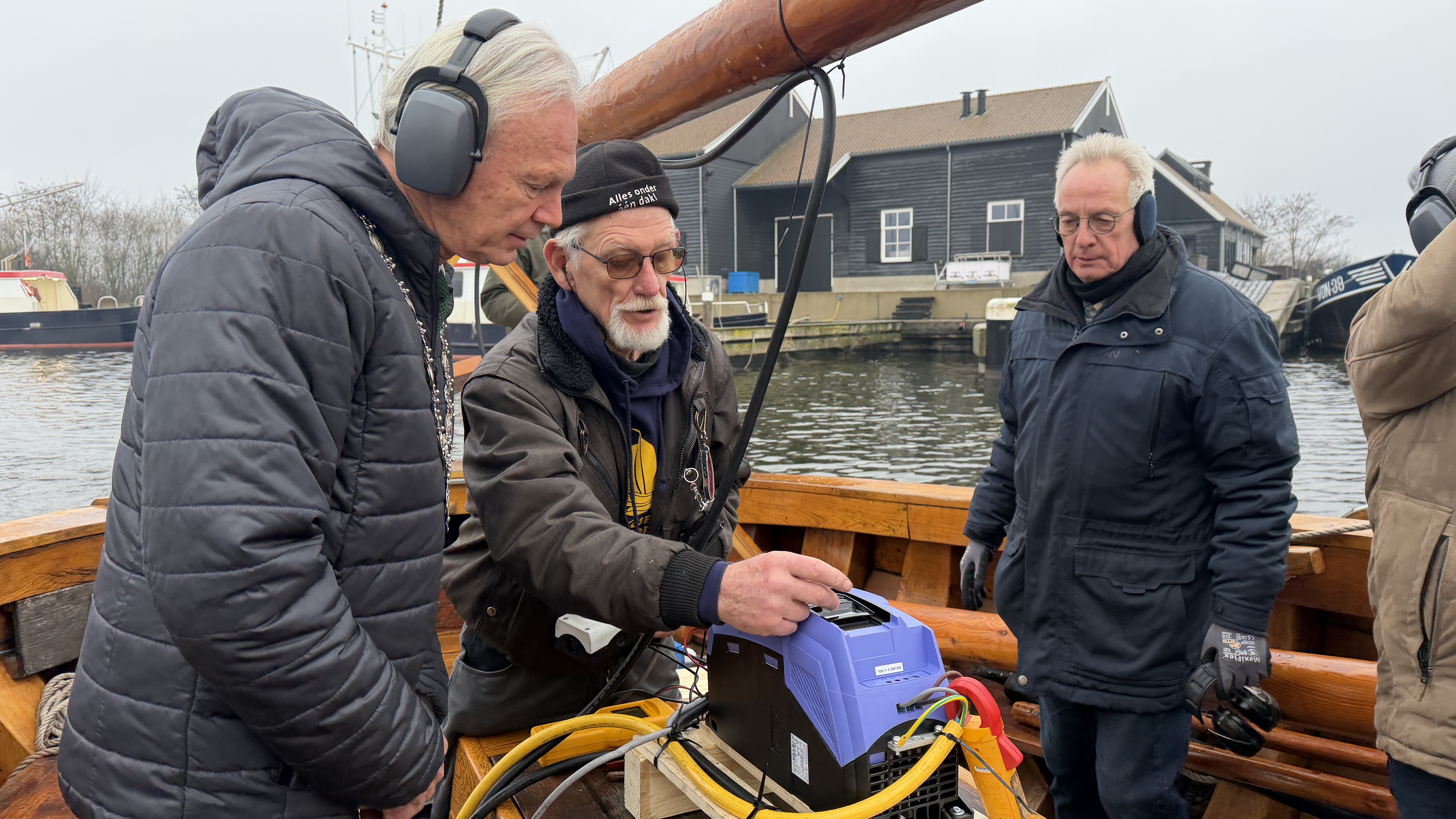 Foto: Historische botter vaart straks elektrisch: ‘Geen kortsluiting maar aansluiting’