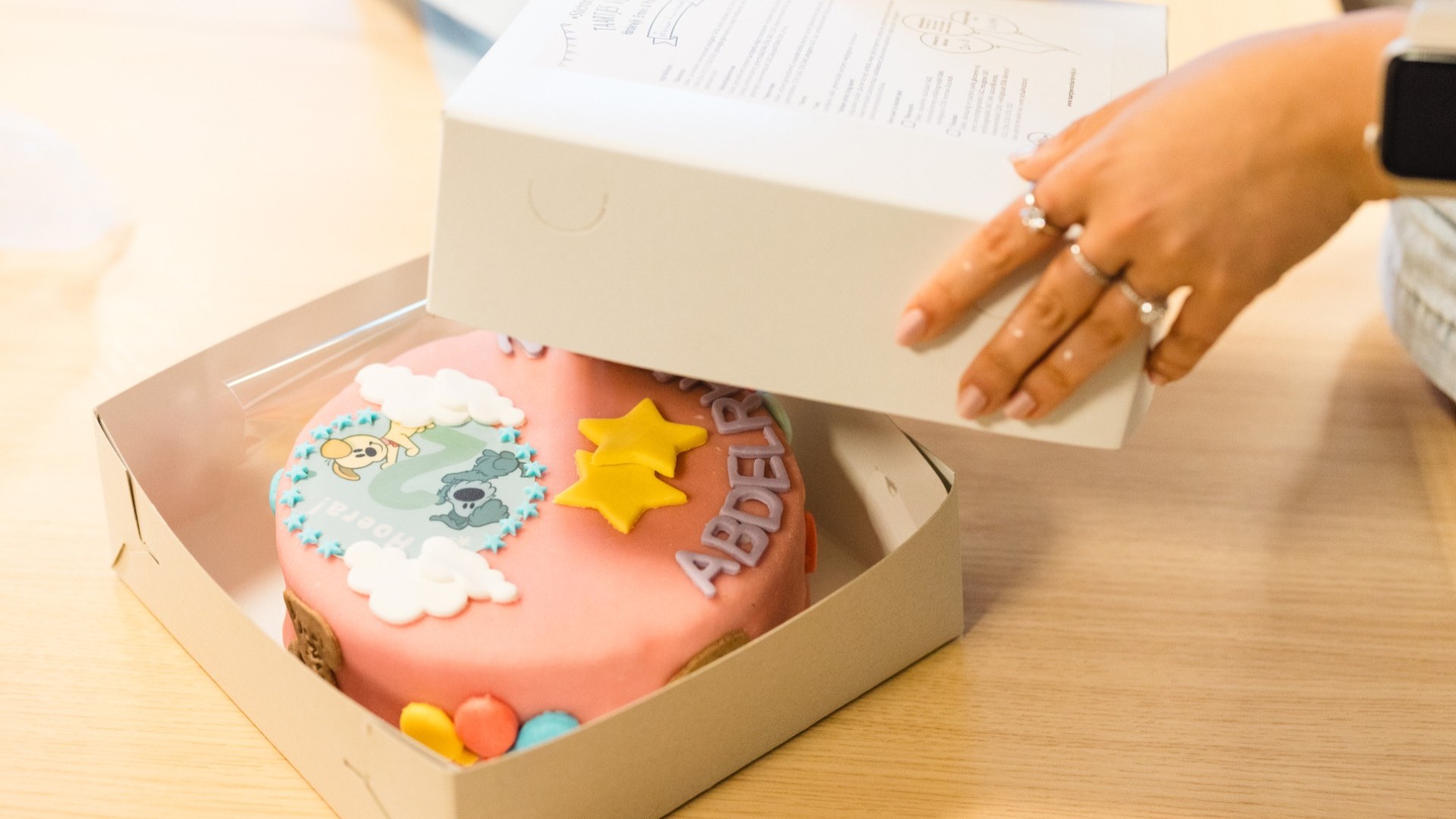 Foto: Dankzij deze vrijwilligers hoeft geen kind zonder verjaardagstaart te zitten